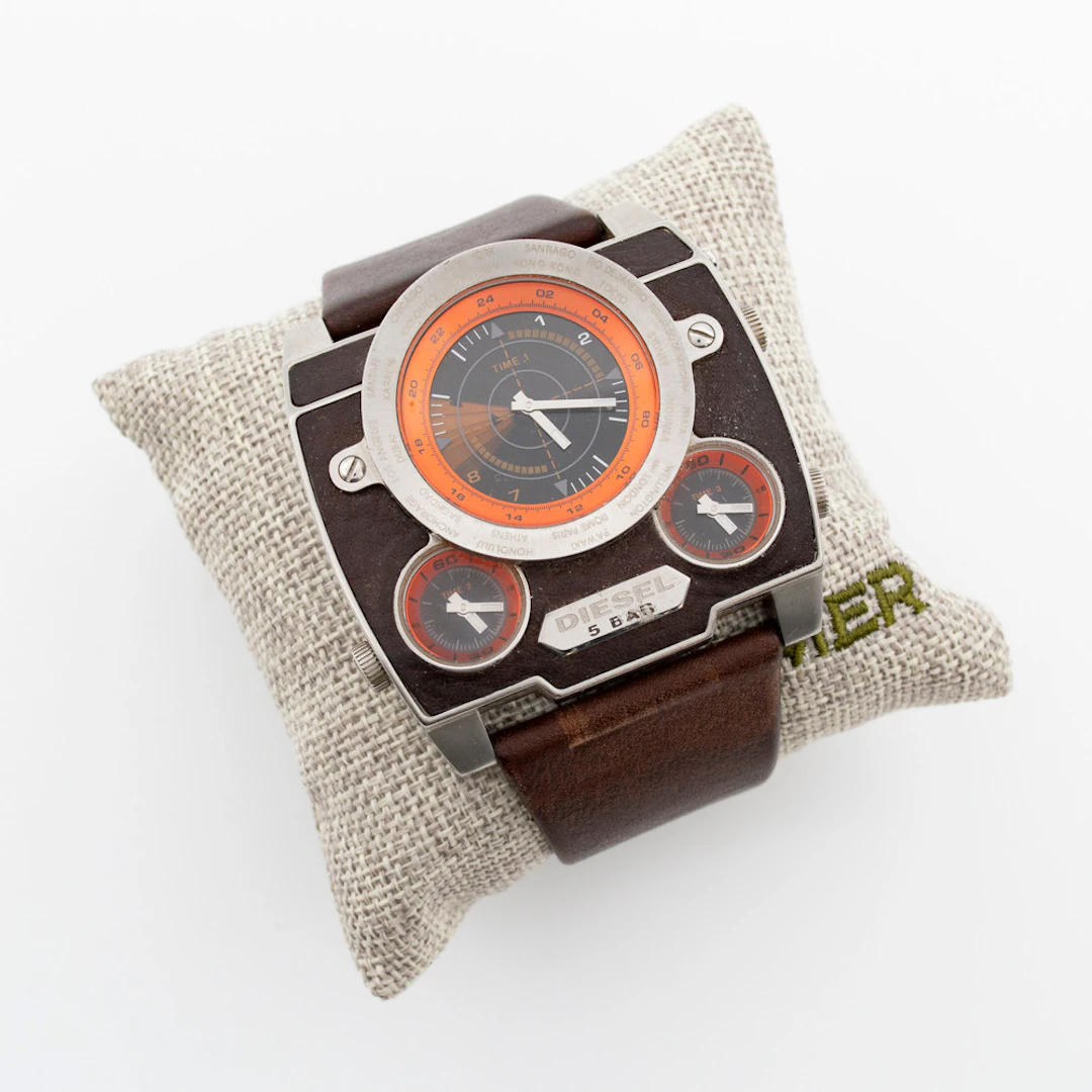 DIESEL. VINTAGE HERRENUHR "SUPER BAD ASS" KOLLEKTION.