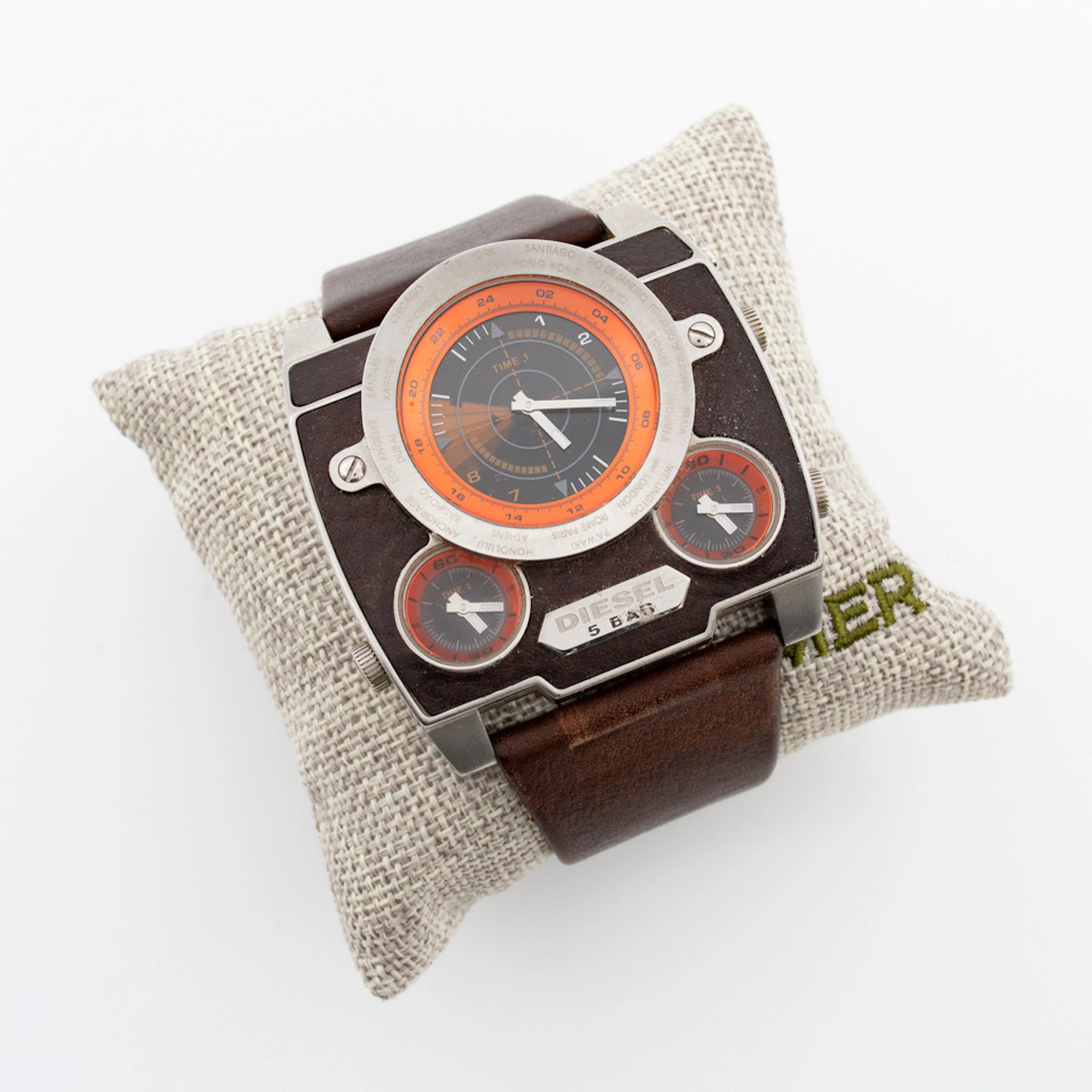DIESEL. VINTAGE HERRENUHR "SUPER BAD ASS" KOLLEKTION.