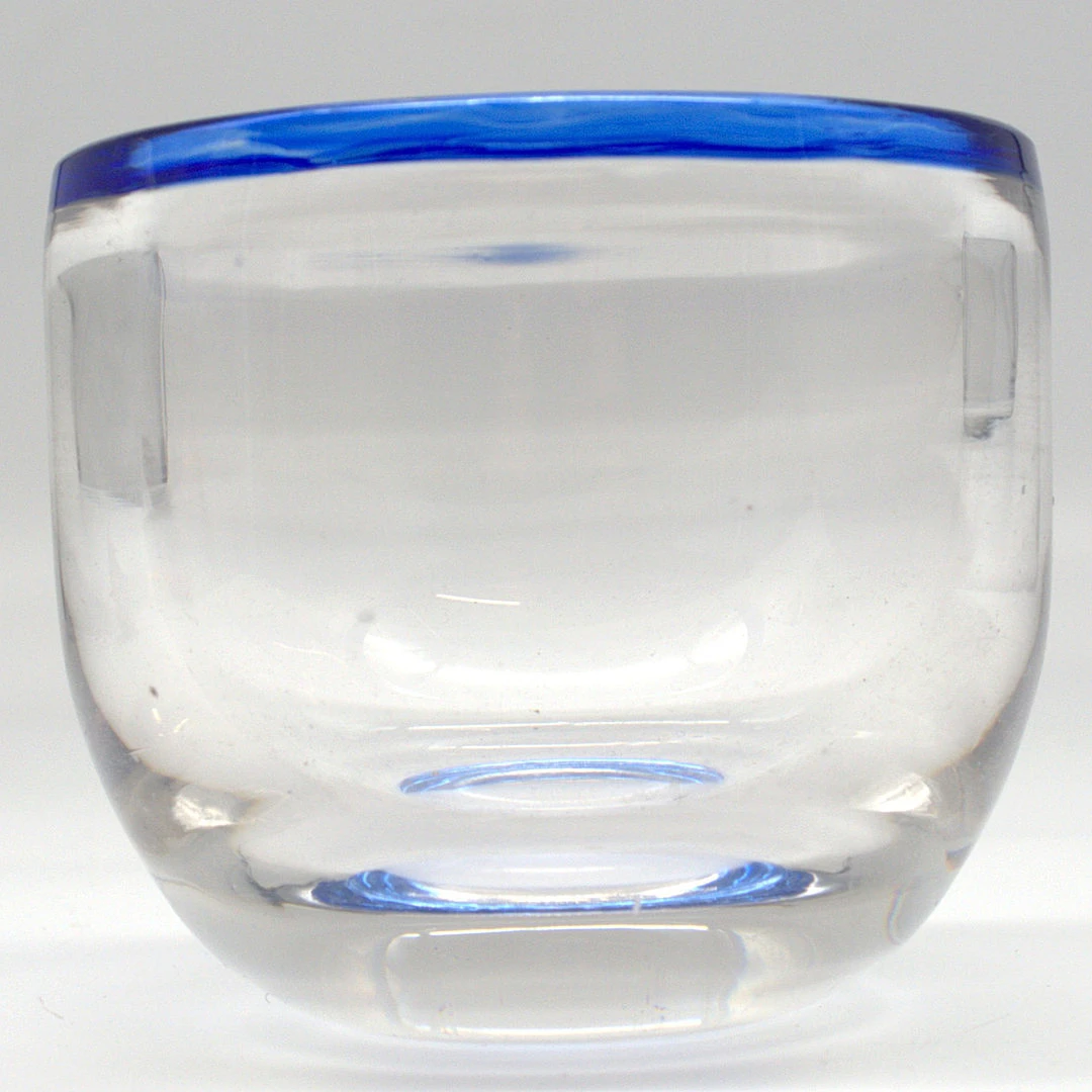 DESIGNER GLAS VASE TRANSPARENT UND BLAU, SIGNIERT. 20. JAHRHUNDERT.