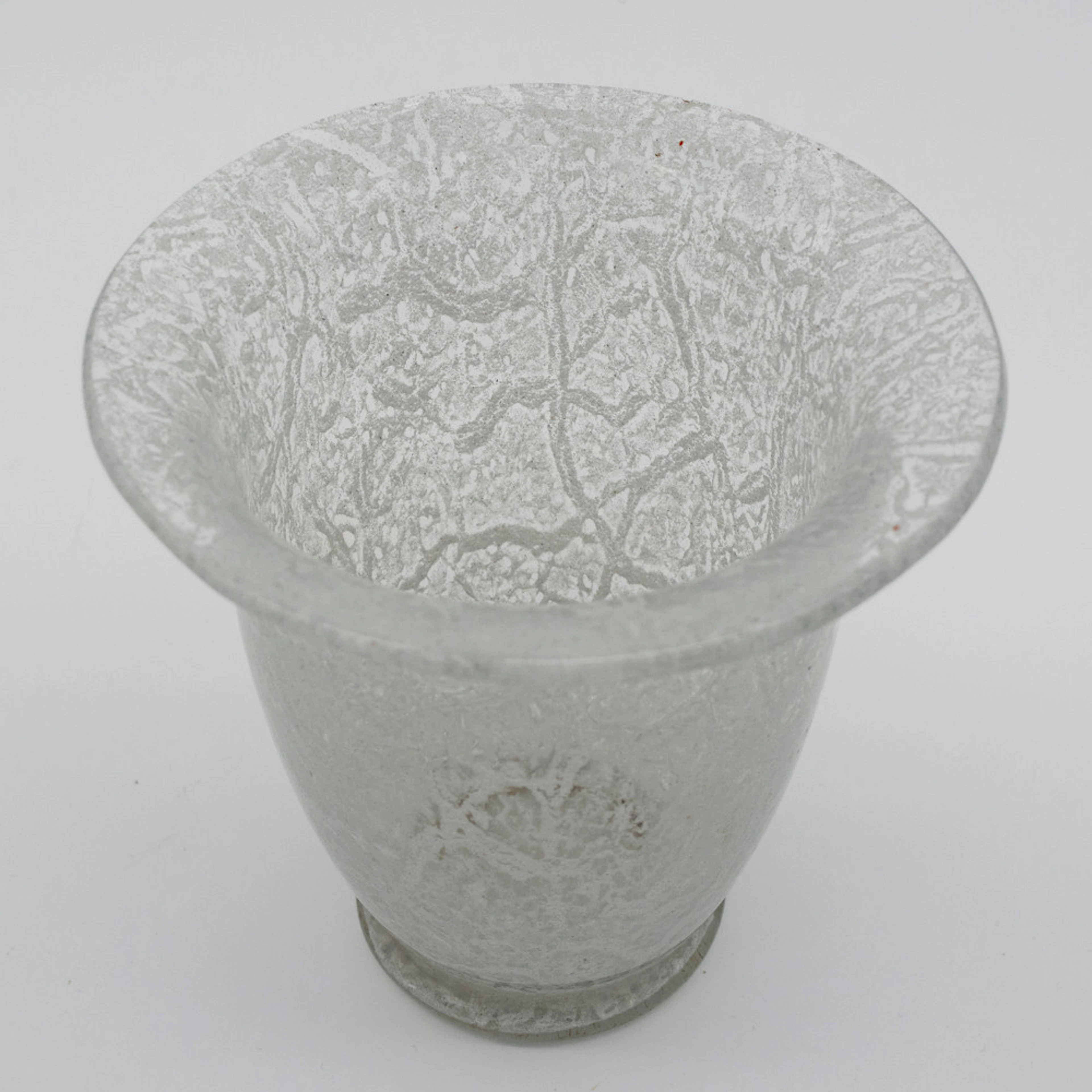 EDUARD PROCHASKA. KELCHFÖRMIGE VASE AUS TRANSPARENTEM SCHAUMGLAS