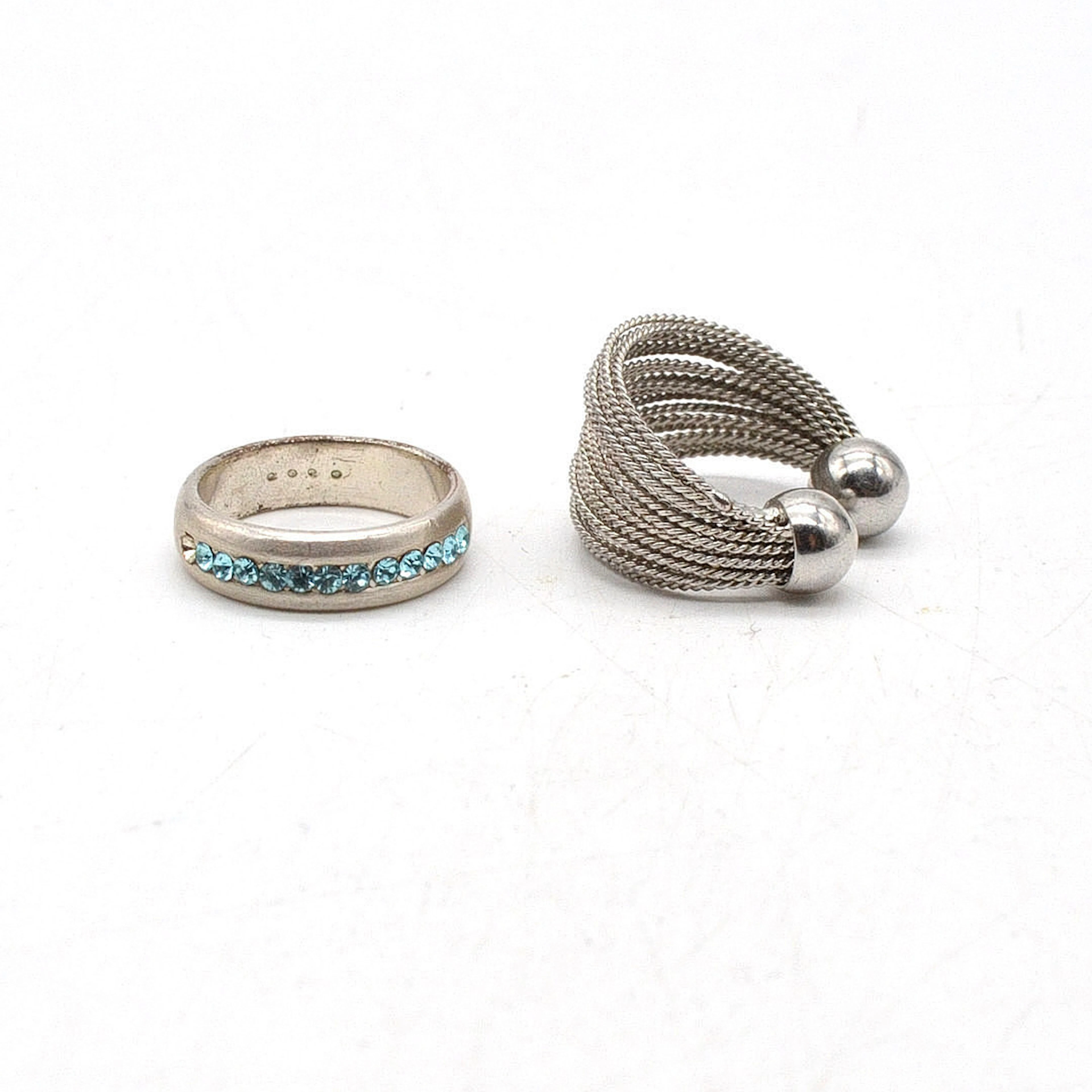 MODESCHMUCK RING-KONVOLUT, ZWEI STÜCK, VERSILBERT, VINTAGE, GRÖSSE