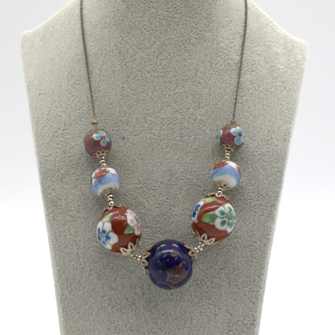 TRADITIONELL CHINESISCHES VINTAGE PORZELLAN COLLIER UM 1970-1980.