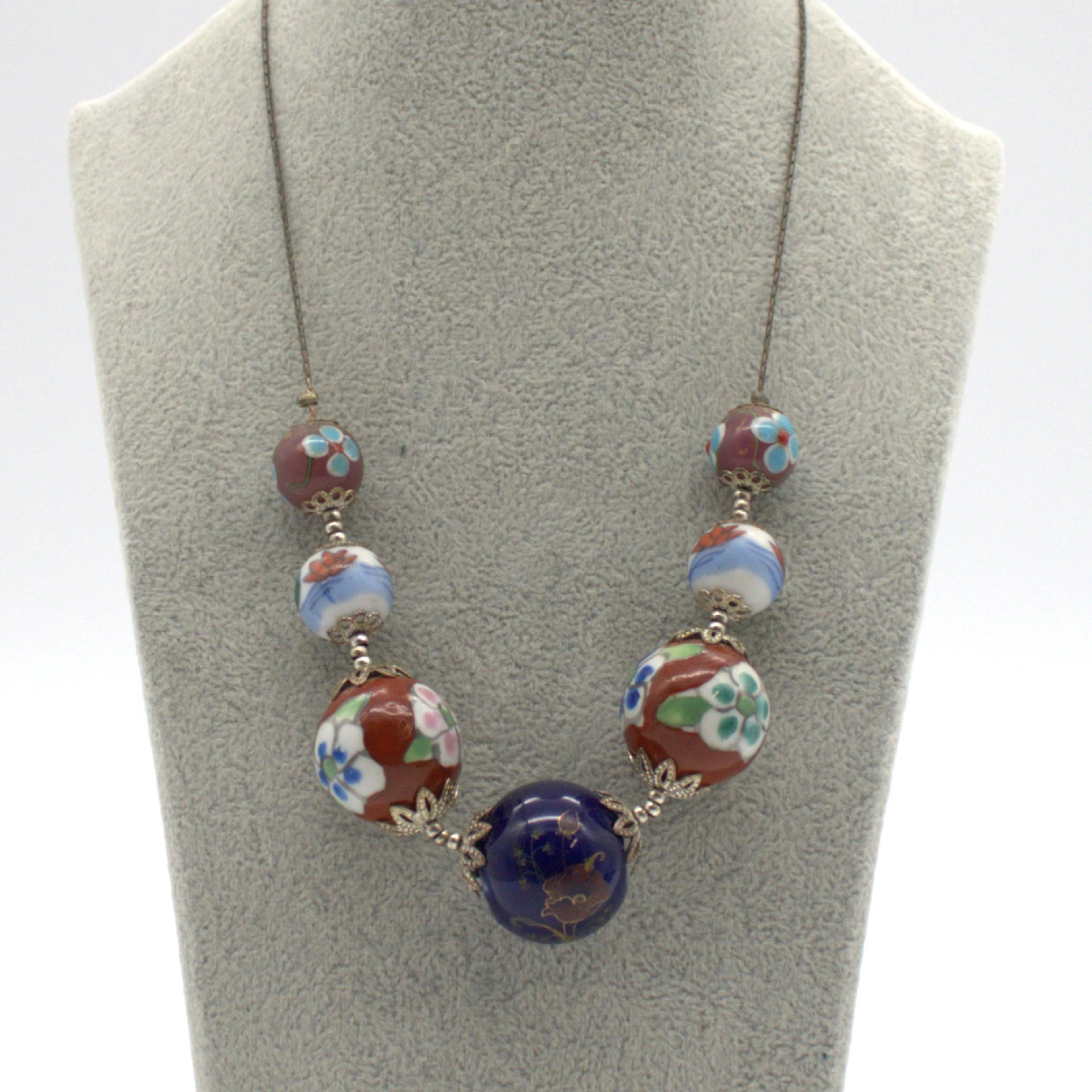 TRADITIONELL CHINESISCHES VINTAGE PORZELLAN COLLIER UM 1970-1980.