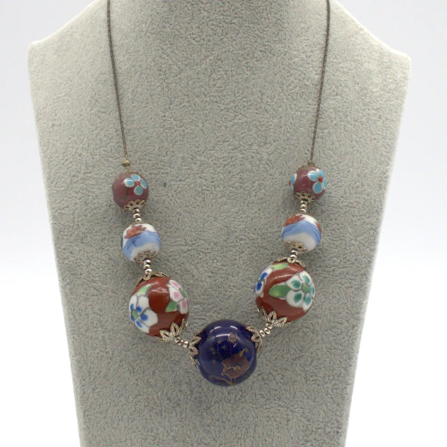TRADITIONELL CHINESISCHES VINTAGE PORZELLAN COLLIER UM 1970-1980.