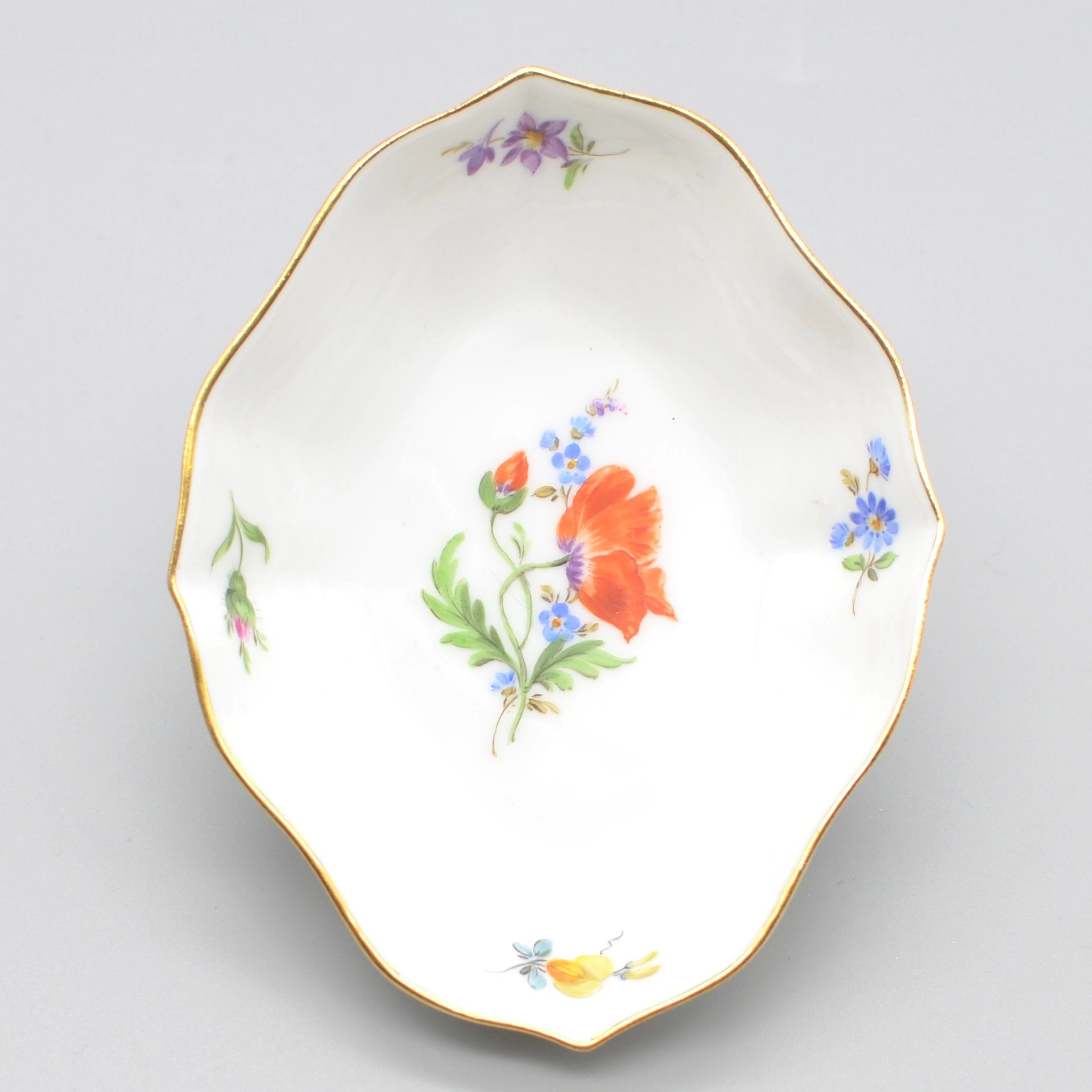 MEISSEN, KLEINE SCHALE, PORZELLAN, BUNTE BLUMEN, MIT GOLDRAND, HANDMALEREI