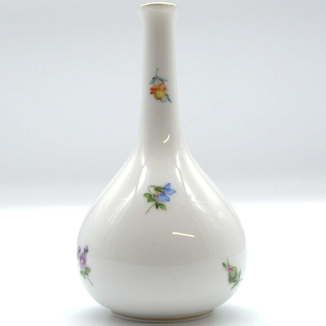 HEREND. PORZELLAN VASE HANDBEMALT, MIT BLUMENMOTIVEN UND GOLDRAND
