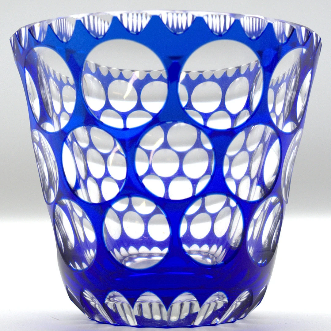 GLAS VON CARL ROTTER, LÜBECK, KRISTALLGLAS, BLAUES UND KLARES GLAS.