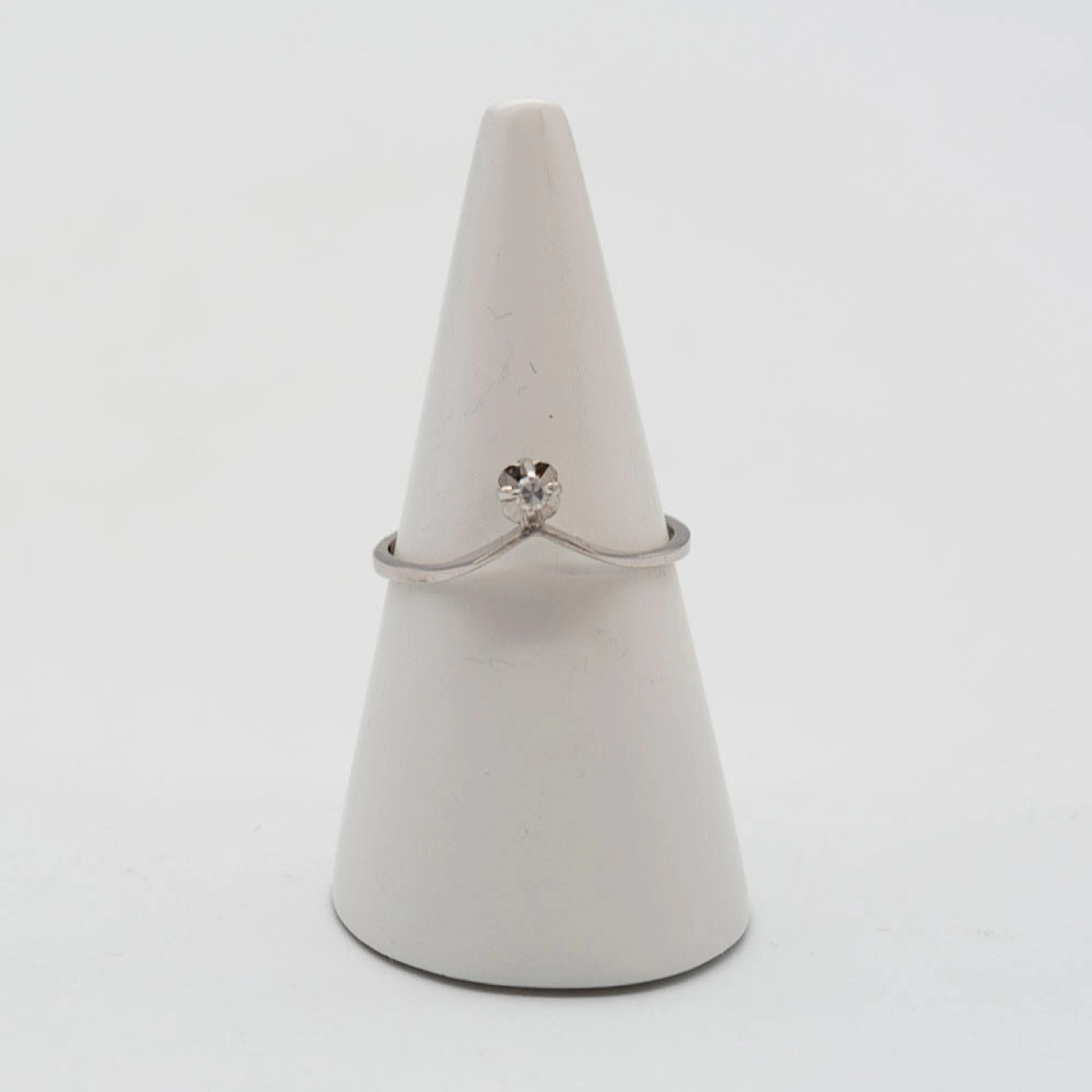 HENNING ULRICHSEN. MODERNISTISCHER DESIGNERRING AUS 14 KARAT WEISSGOLD