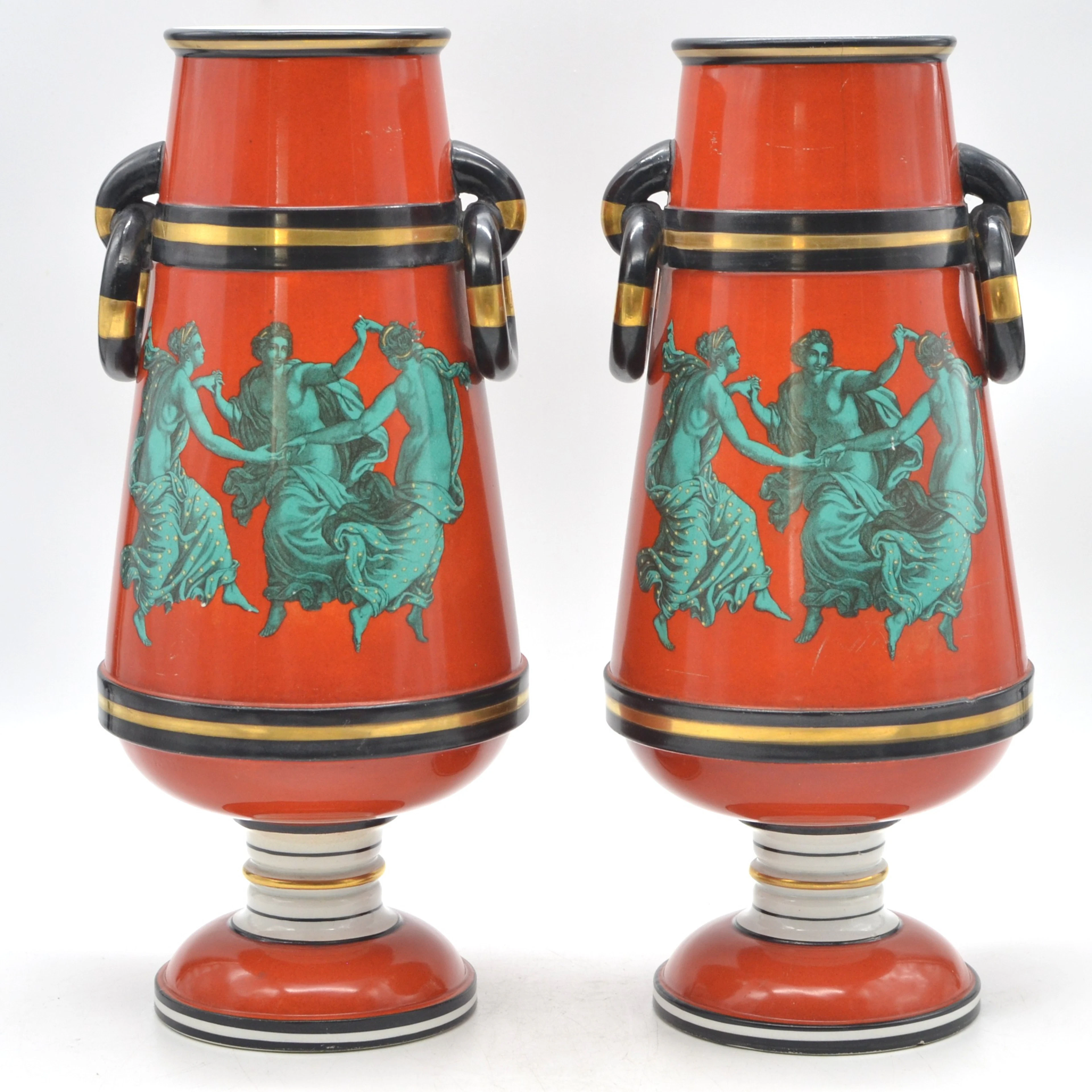EIN PAAR PARISIER ZIERVASEN, PORZELLAN, DREI GRAZIEN, FRANKREICH, UM 1820.