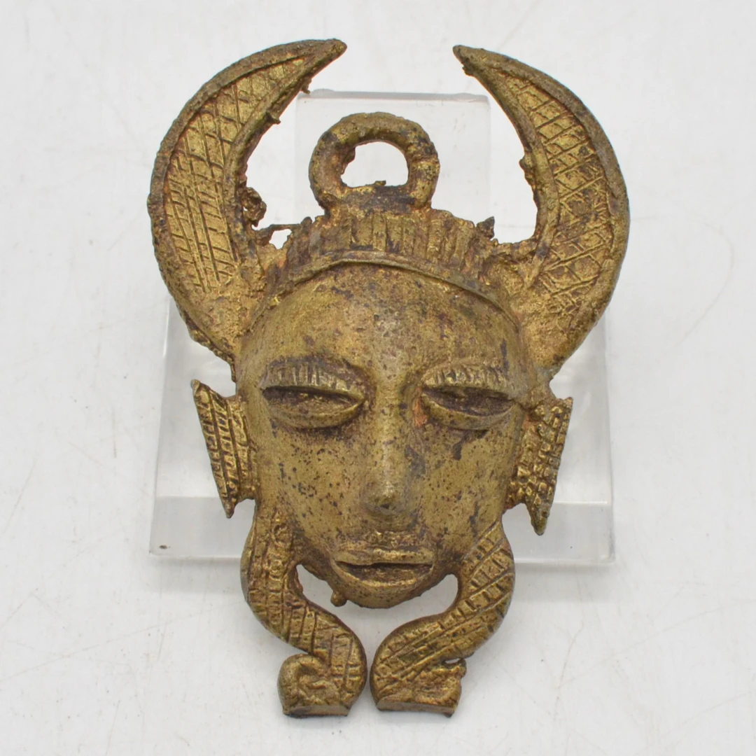 MESSING ANHÄNGER, AFRIKANISCHE MASKE, HANDGEMACHT, 20. JAHRHUNDERT