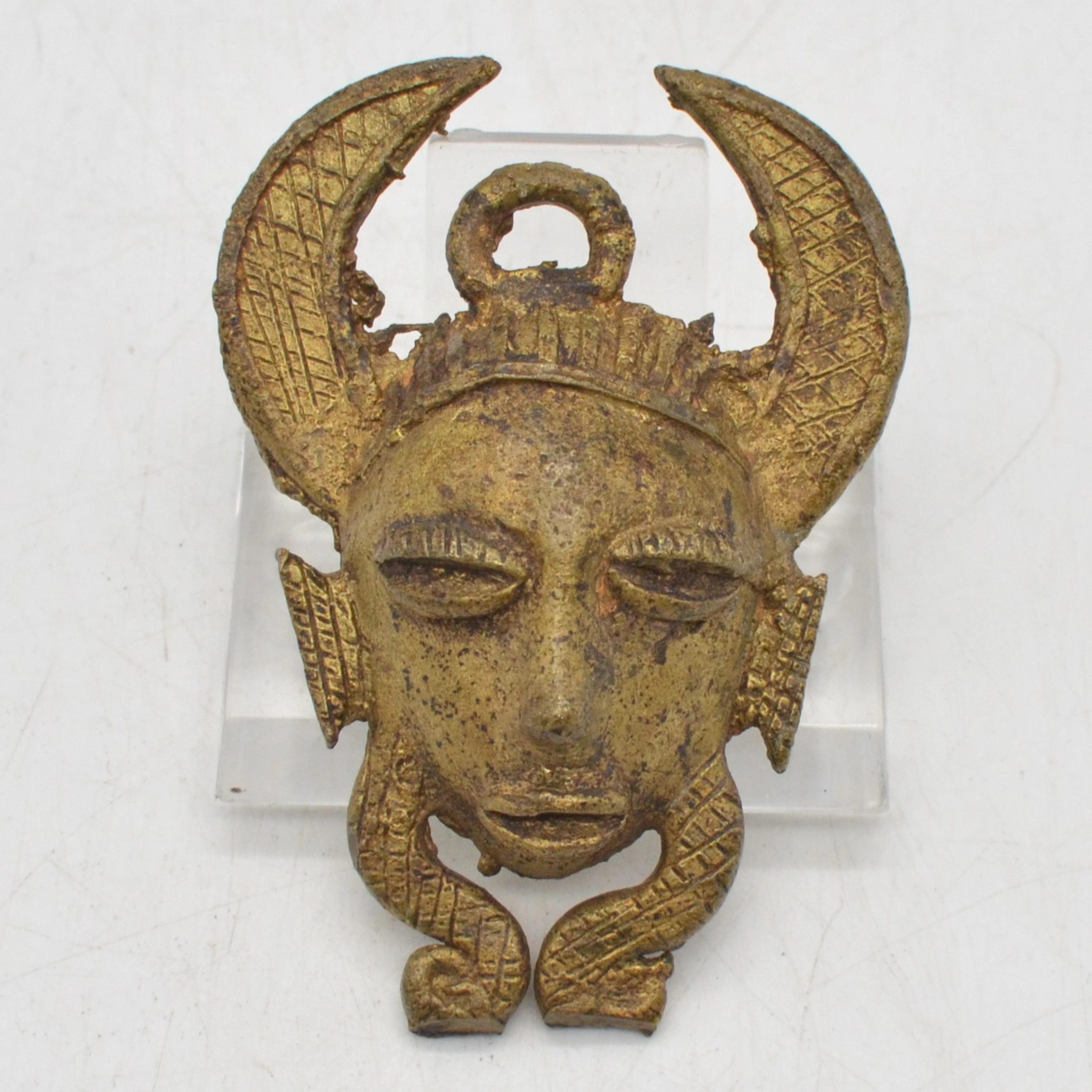 MESSING ANHÄNGER, AFRIKANISCHE MASKE, HANDGEMACHT, 20. JAHRHUNDERT