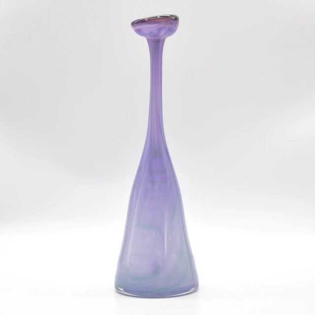 ERWIN EISCH. MUNDGEBLASENE DESIGNER VASE, MEHRFACHES STUDIOGLAS, 1982.