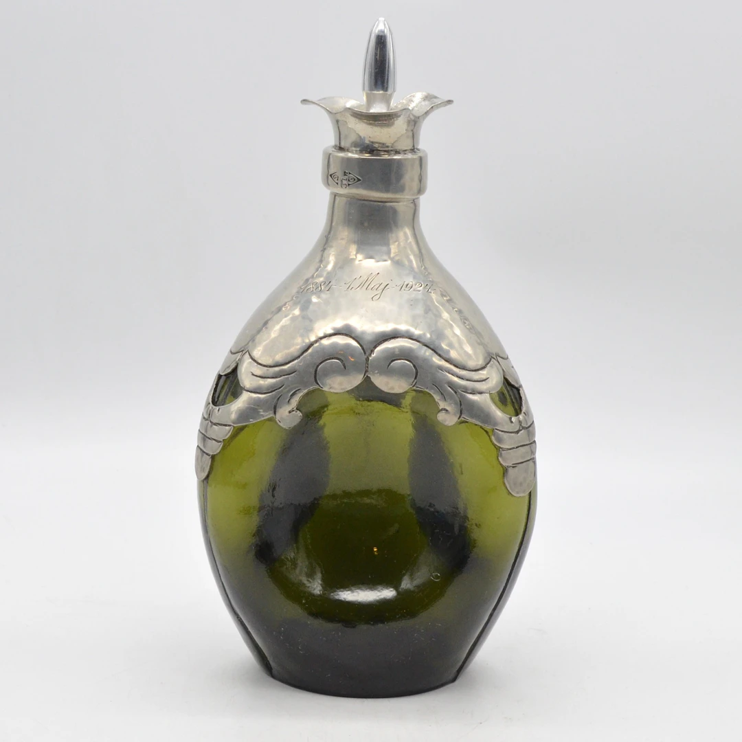ART DECO KARAFFE MIT STÖPSEL, ZINN AUF GLAS, DESIGNER, HANDGEMACHT