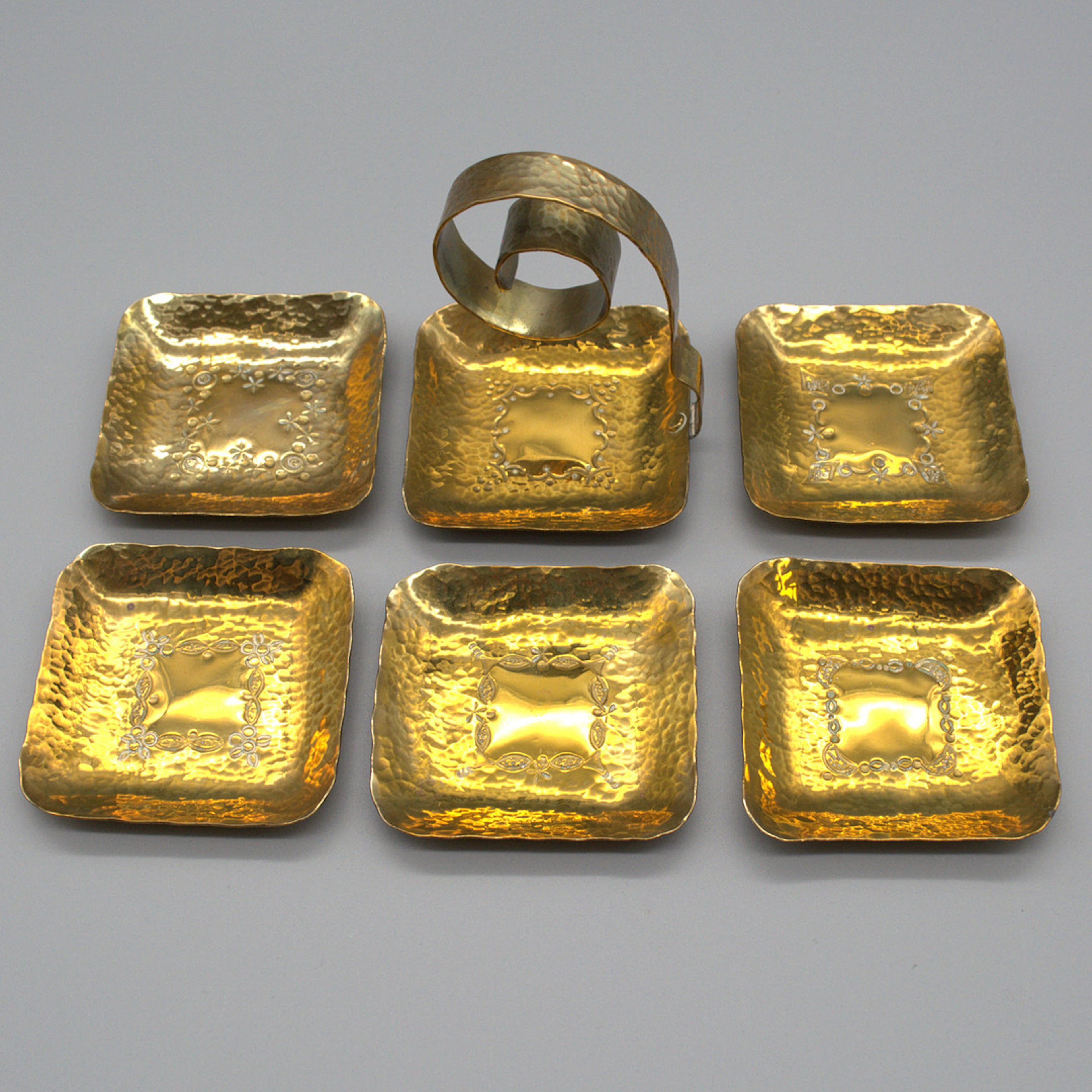 DESIGNER SCHALEN-SET, UNBEKANNTER HERSTELLER, SECHS STÜCK, VERGOLDETER