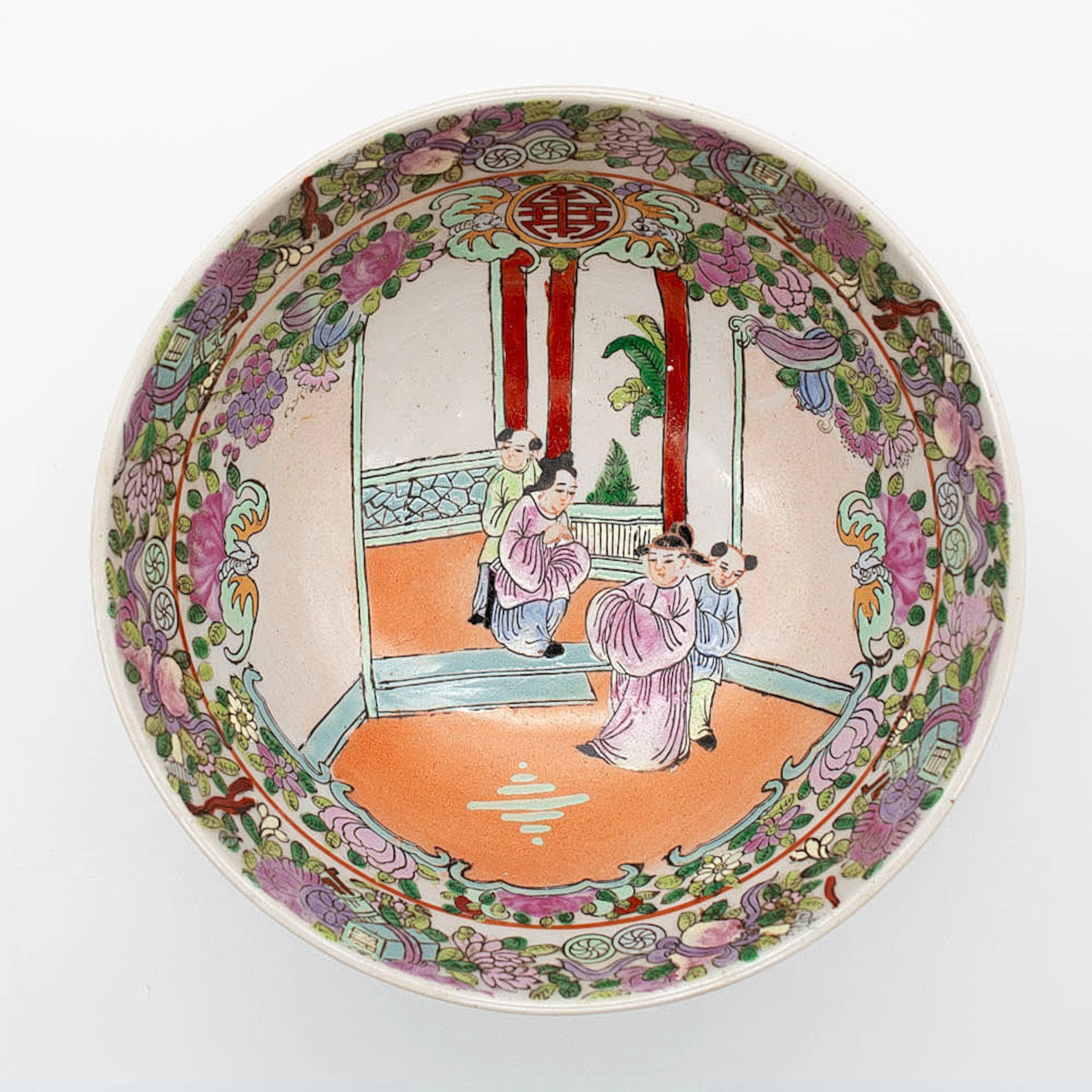 ASIATISCHE SCHALE, ROSE KANTON, PORZELLAN, FARBIG GEFASST, FIGÜRLICHE