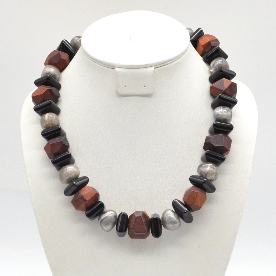 DESIGNERCOLLIER AUS ACRYLAT UND (MATTIERTEM) TIGERAUGE, GALVANISIERTER