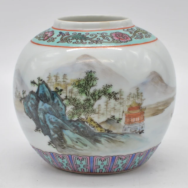 CHINESISCHE VASE, PORZELLAN, RUND, HANDBEMALT, LANDSCHAFTSMOTIV, MITTE