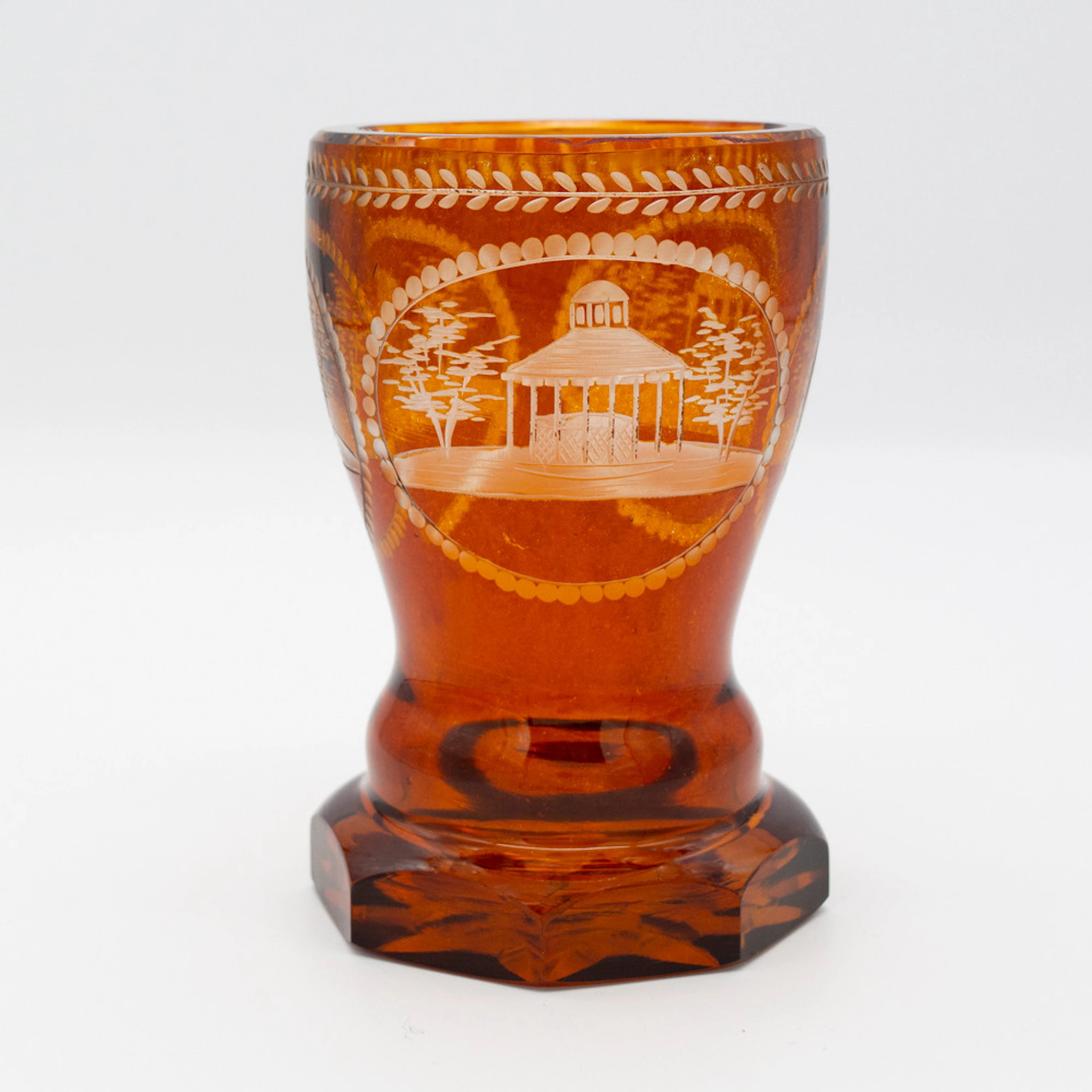 BERNSTEINFARBIGER, MUNDGEBLASENER, ANTIKER RANFTBECHER, BIEDERMEIER