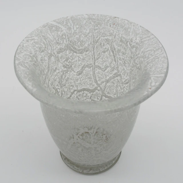 EDUARD PROCHASKA. KELCHFÖRMIGE VASE AUS TRANSPARENTEM SCHAUMGLAS