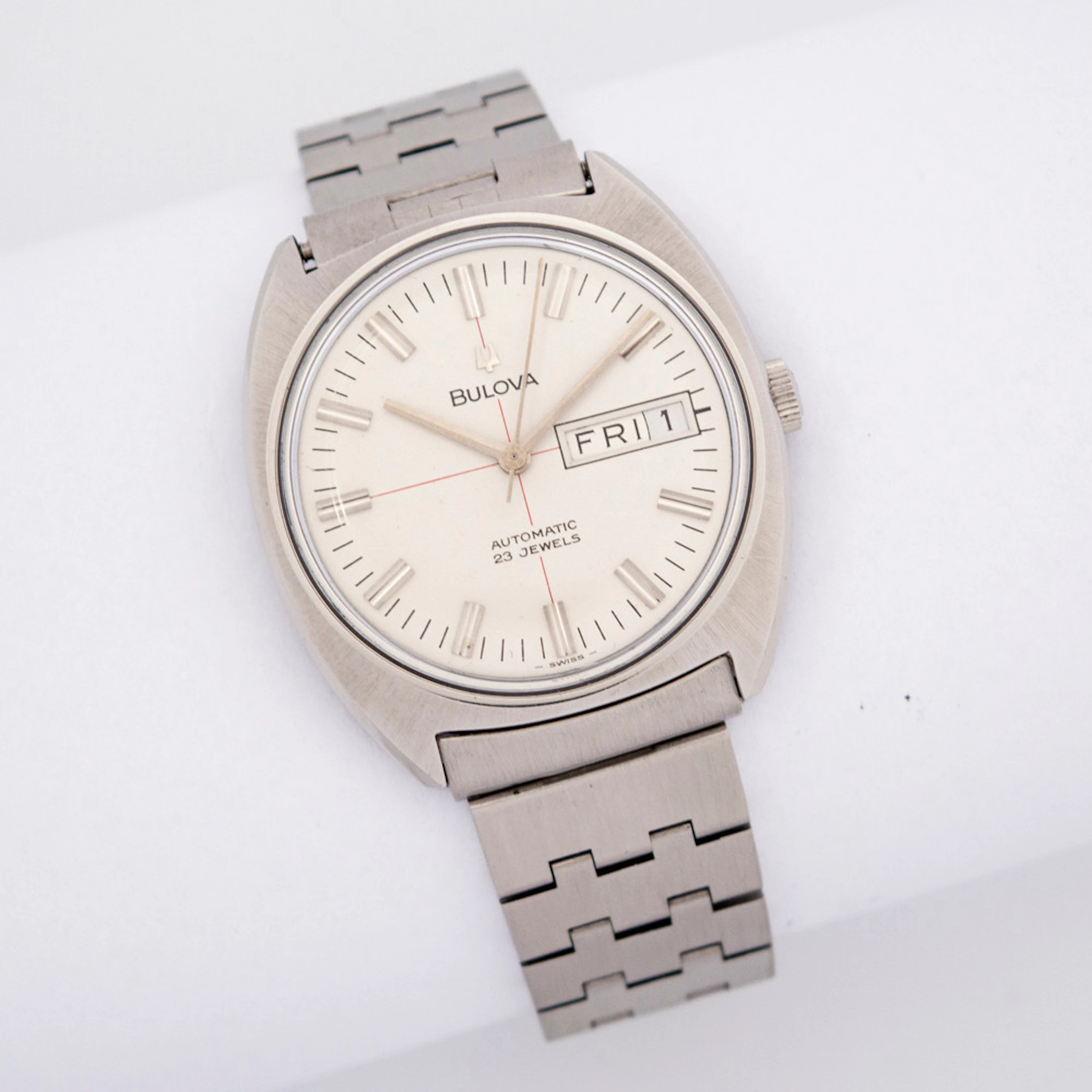 BULOVA. (LUNAR PILOT) VINTAGE HERRENARMBANDUHR AUS DEN FRÜHEN 1970er.