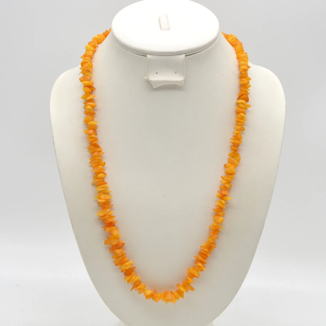 ENDLOSCOLLIER AUS BUTTERSCOTCH-BERNSTEIN, POLIERTE PERLEN, CA. 65CM