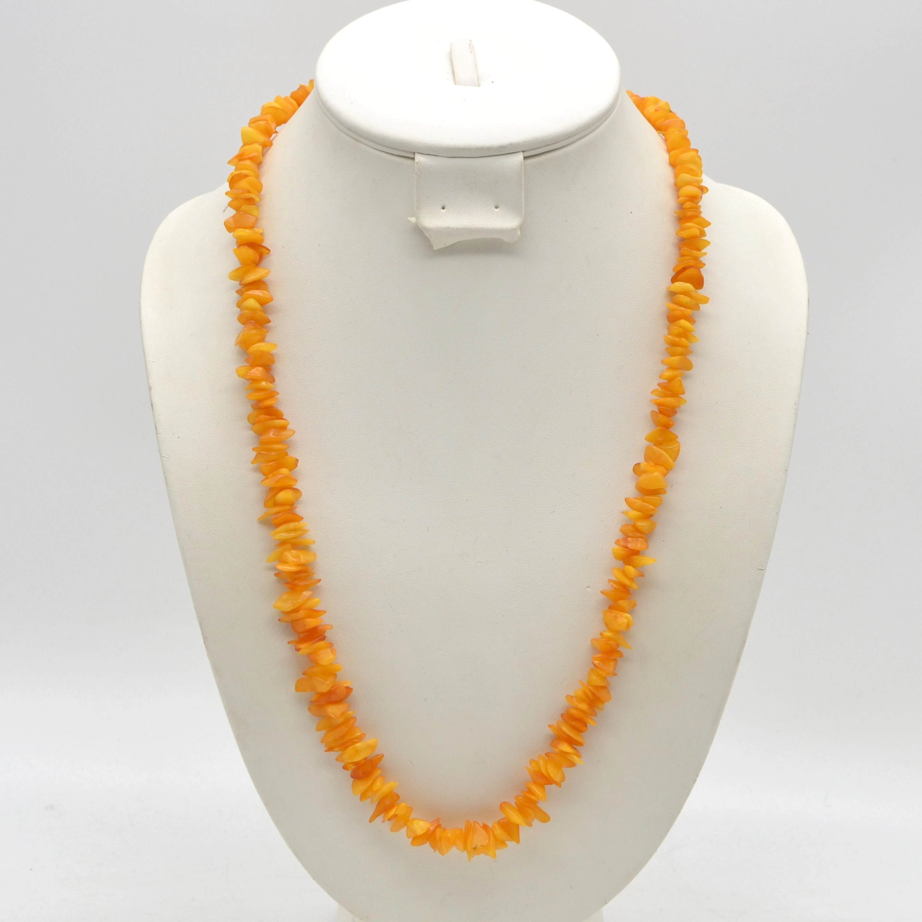 ENDLOSCOLLIER AUS BUTTERSCOTCH-BERNSTEIN, POLIERTE PERLEN, CA. 65CM