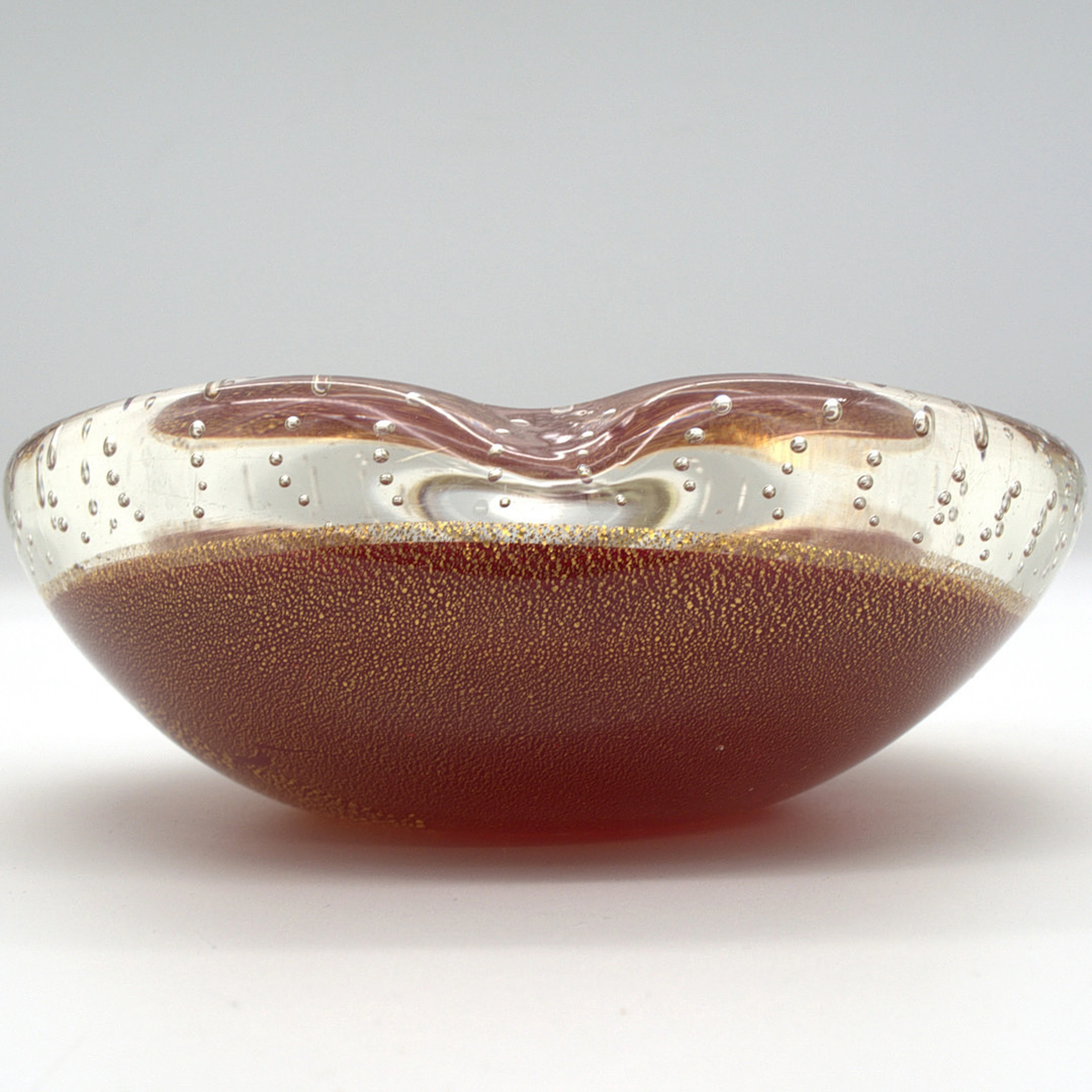 ARCHIMEDE SEGUSO. MURANO-GLASSCHALE, MIT GOLDSTAUB PANNELN UND LUFTEINSCHLÜSSEN