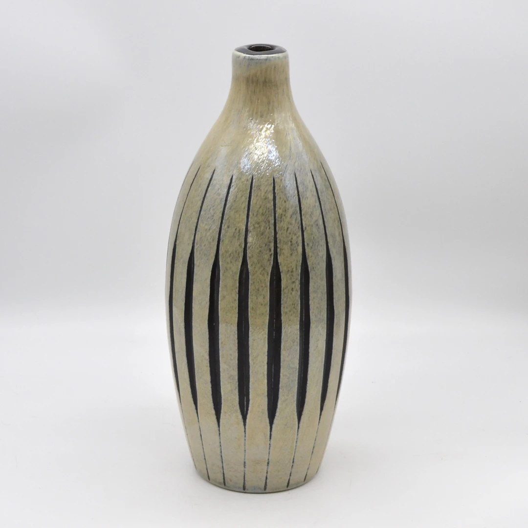 GROSSE DESIGNERVASE AUS STUDIOGLAS, SEITLICHE EINKERBUNGEN, MARMORIERT