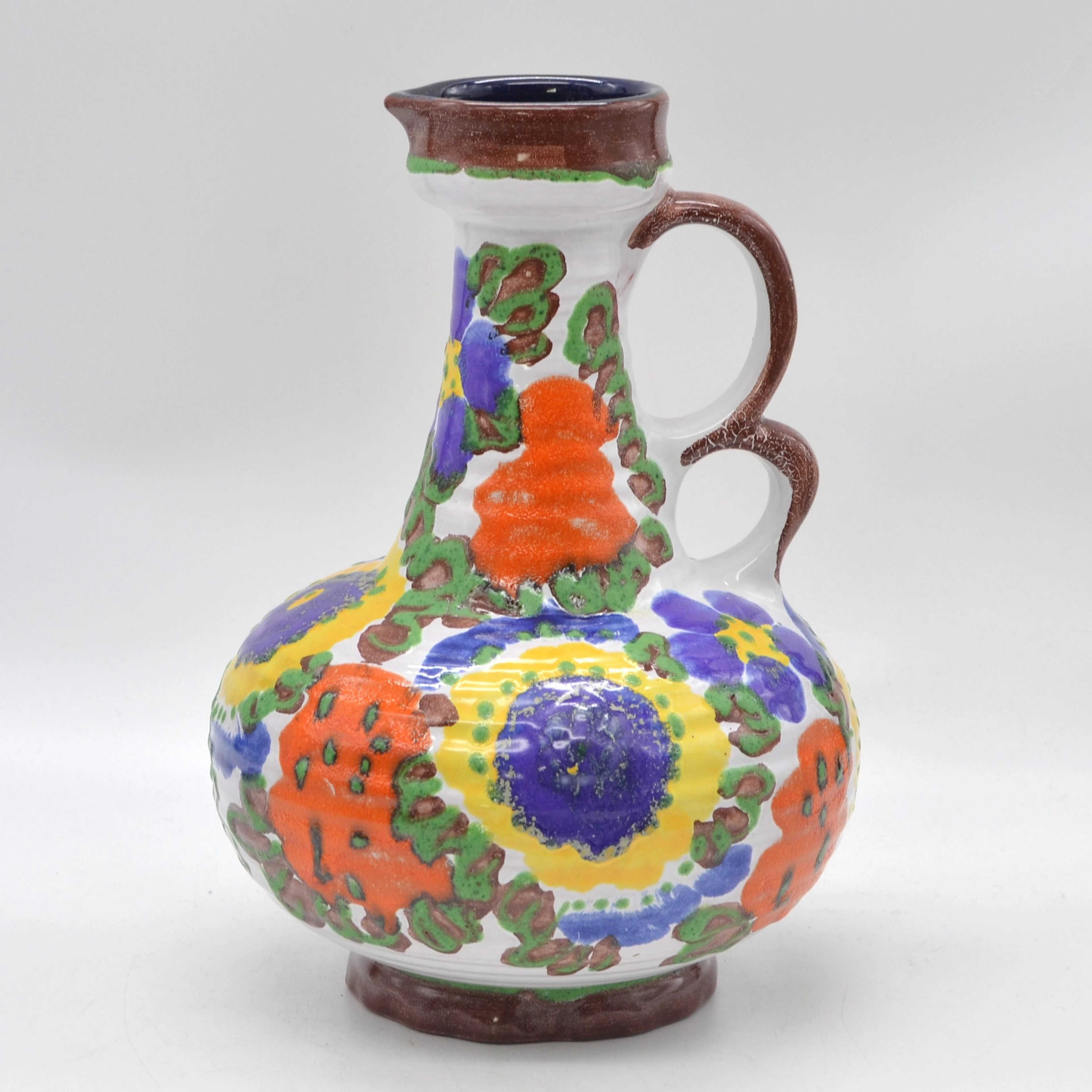 MAREI KERAMIK, DESIGNERKRUG, MODELLNR. 1300, MEHRFARBIGER BLUMENDEKOR