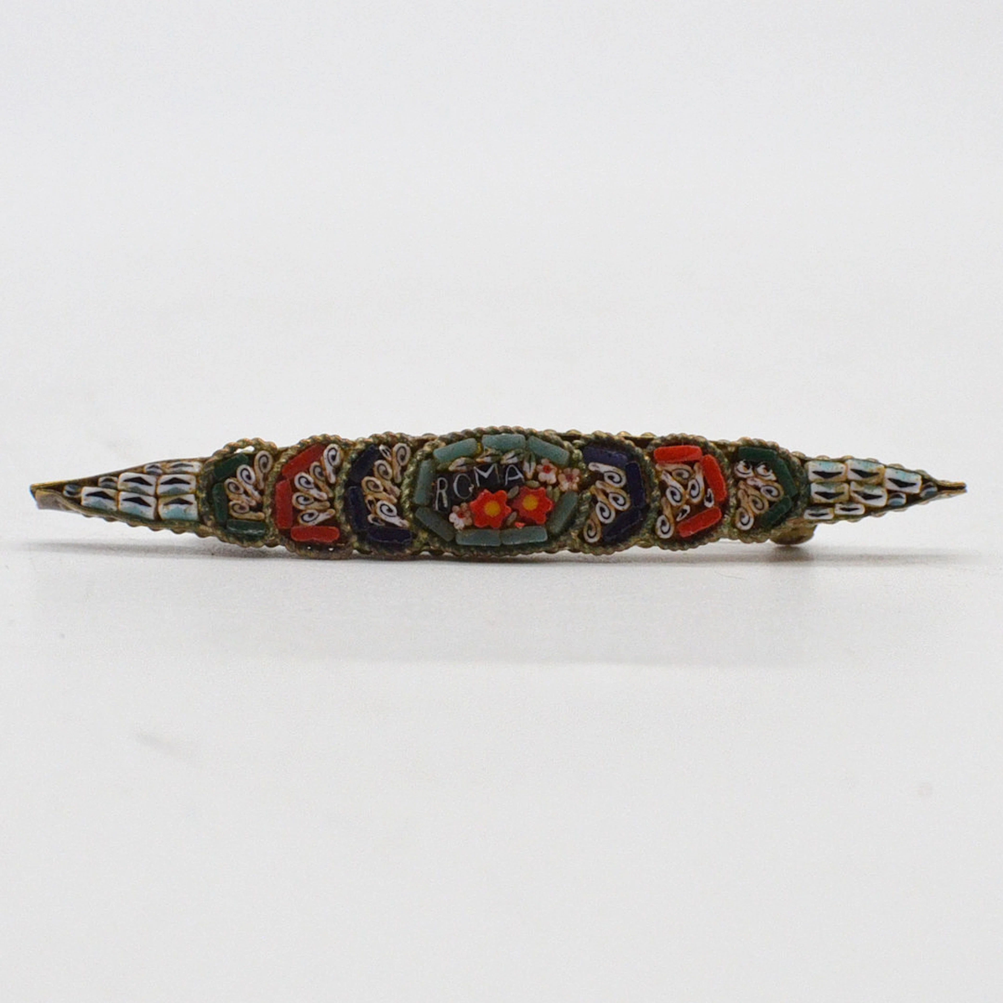 ITALIENISCHE BROSCHE MIT MIKROMOSAIK, "ROMA", METALLFASSUNG, HANDGEMACHT
