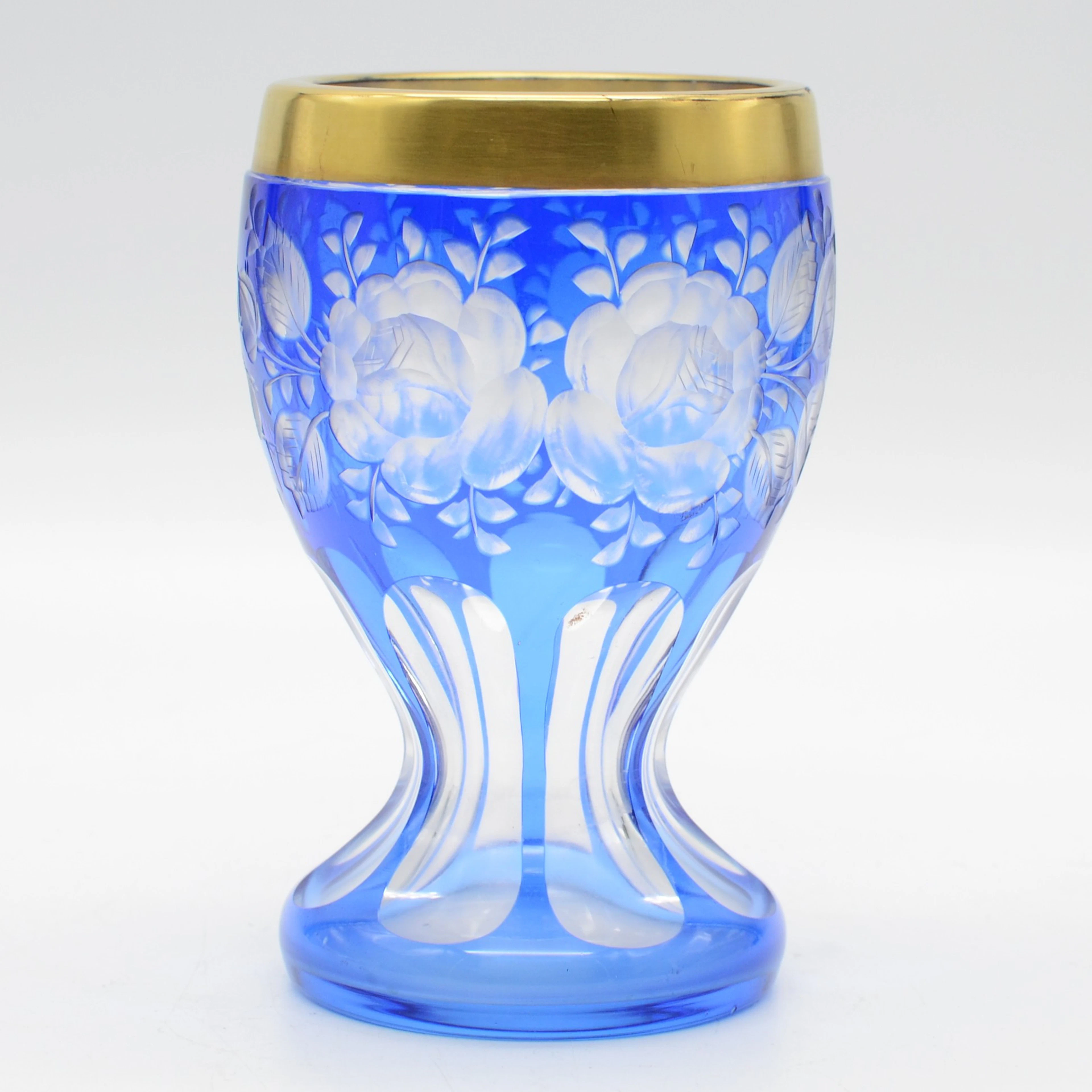 BÖHMISCHER RANFTBECHER, ART DÉCO, MEHRFACHES ÜBERFANGGLAS, HANDGESCHLIFFEN
