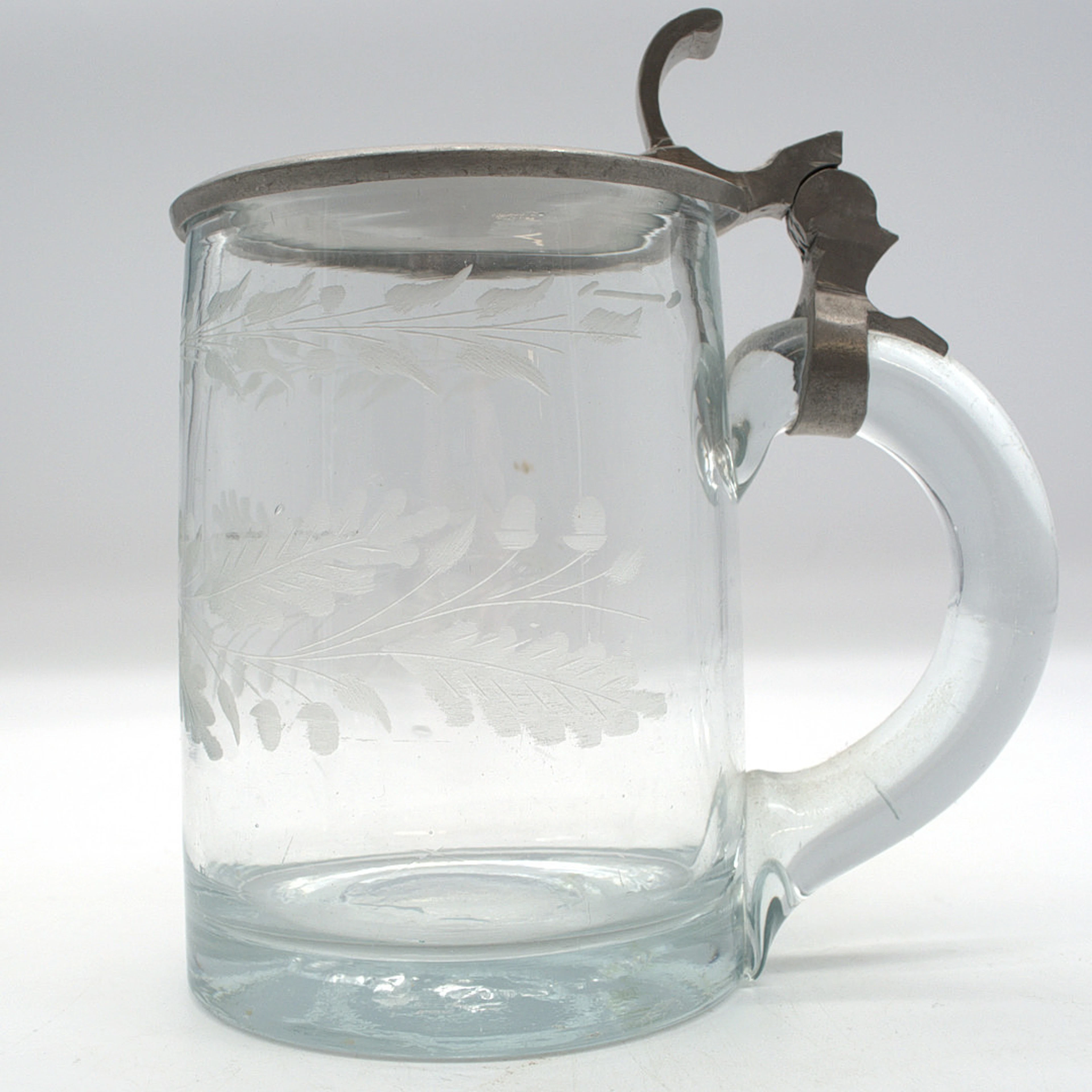 ANTIKER BIERKRUG DURCHSICHTIGES GLAS; MUNDGEBLASEN, HANDGESCHLIFFEN