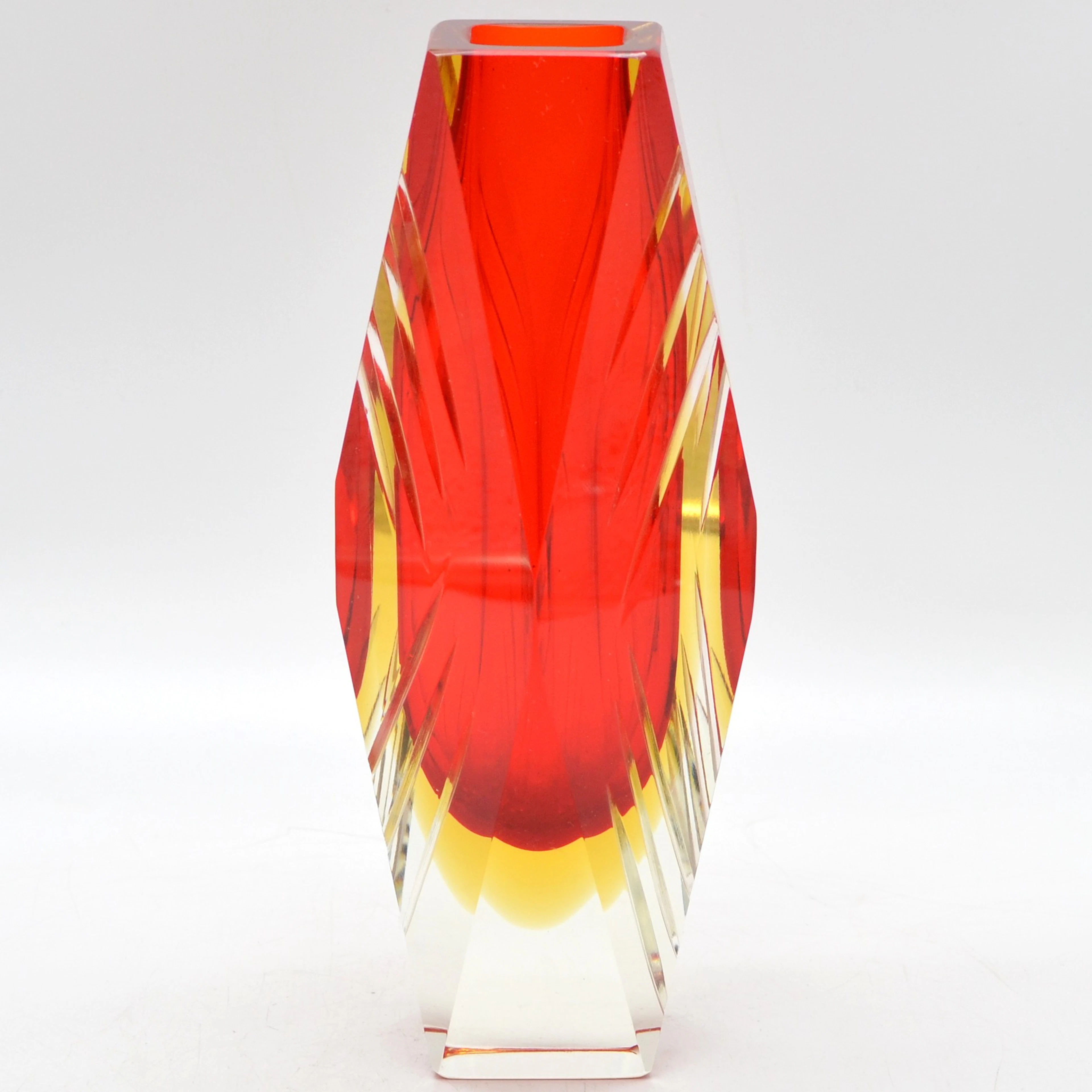 ALESSANDRO MANDRUZZATO. MURANO DESIGNERVASE, STUDIOGLAS, HANDGESCHLIFFENE