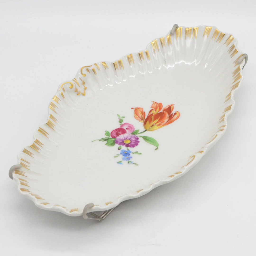 KPM BERLIN, ZIERTELLER AUS PORZELLAN, BLUMENDEKOR UND GOLDMALEREI