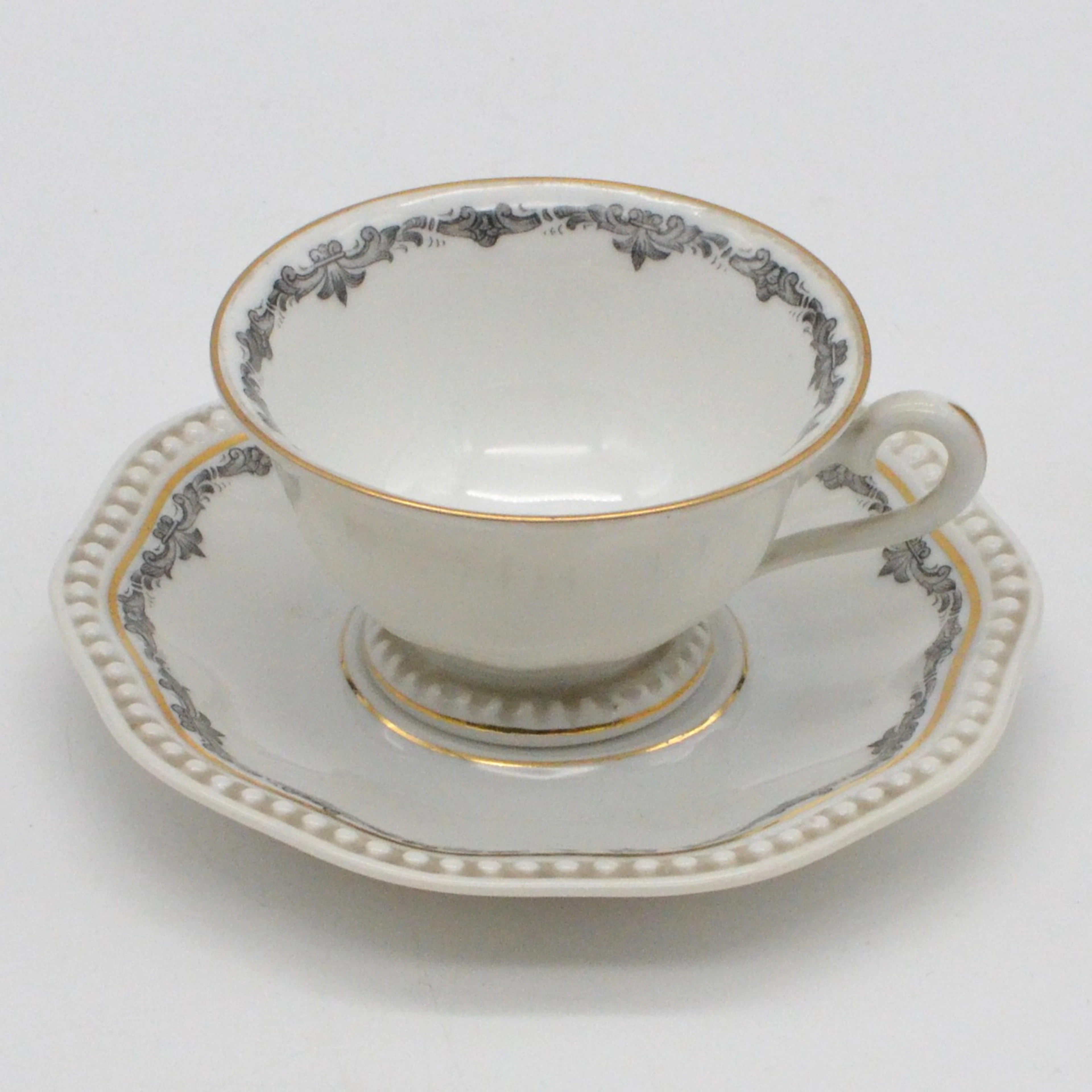 ROSENTHAL BAVARIA, TASSE UND UNTERTASSE, PORZELLAN, ARABESKEN VERZIERUNGEN