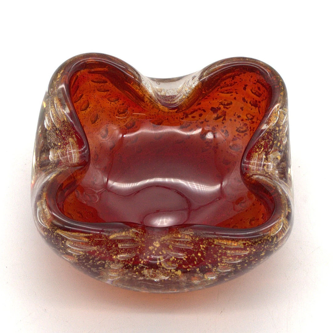 BAROVIER & TOSO. MURANO-GLASSCHALE, ROT-TRANSPARENT MIT GOLDPLATTIERTER