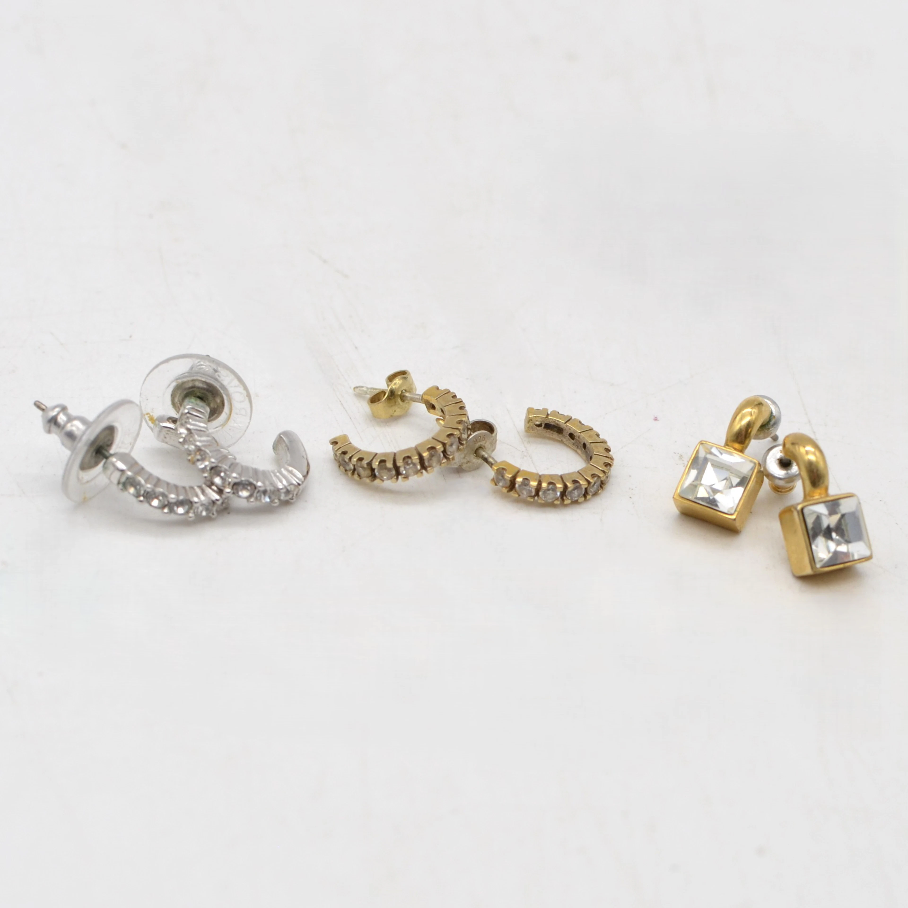VINTAGE MODESCHMUCK KONVOLUT: DREI PAAR OHRRINGE.