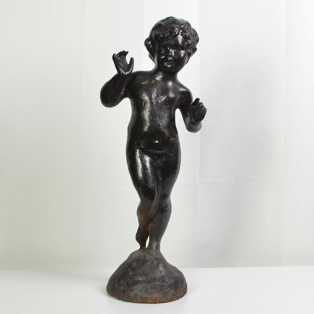 ANTIKE SKULPTUR, NACKTER JUNGE, EISEN, DUNKEL PATINIERT, FRÜHES 19.