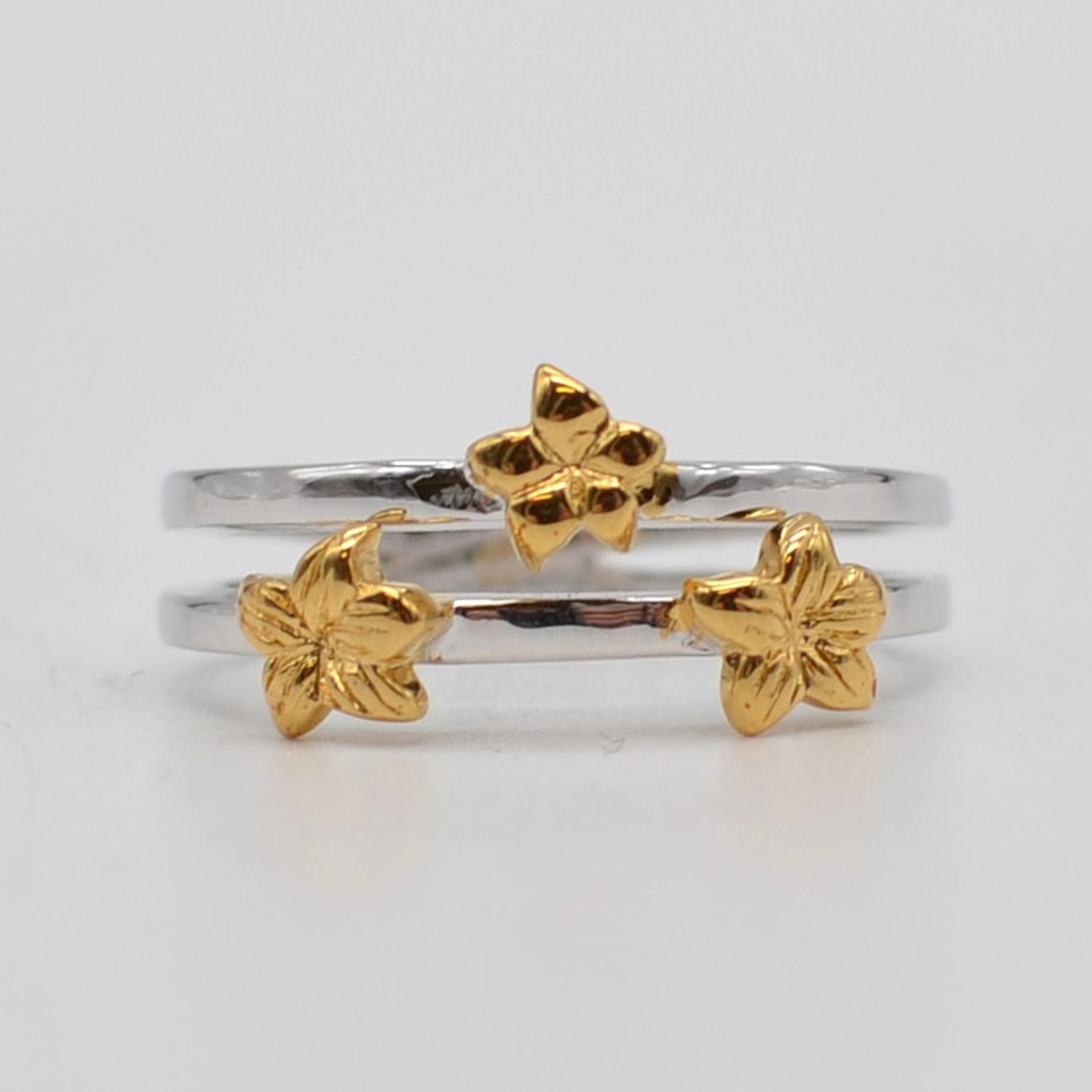 CHANTI, DESIGNERRING MIT BLUMEN, RHODINIERTER STERLINGSILBER MIT VERGOLDETEN