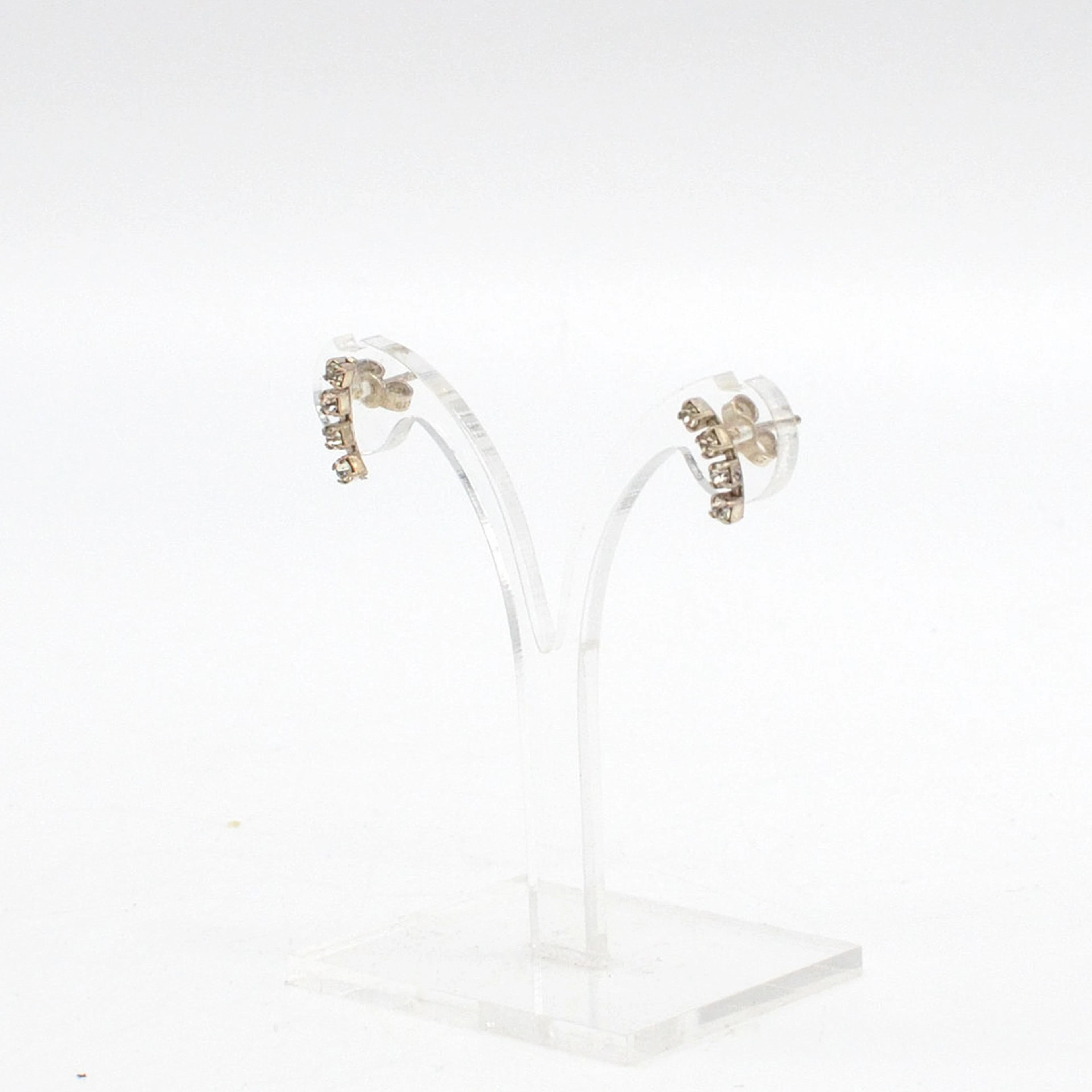 JENS AAGAARD. DESIGNER-OHRSTECKER, 830ER SILBER MIT ZIRKONIA, GESCHWUNGENE