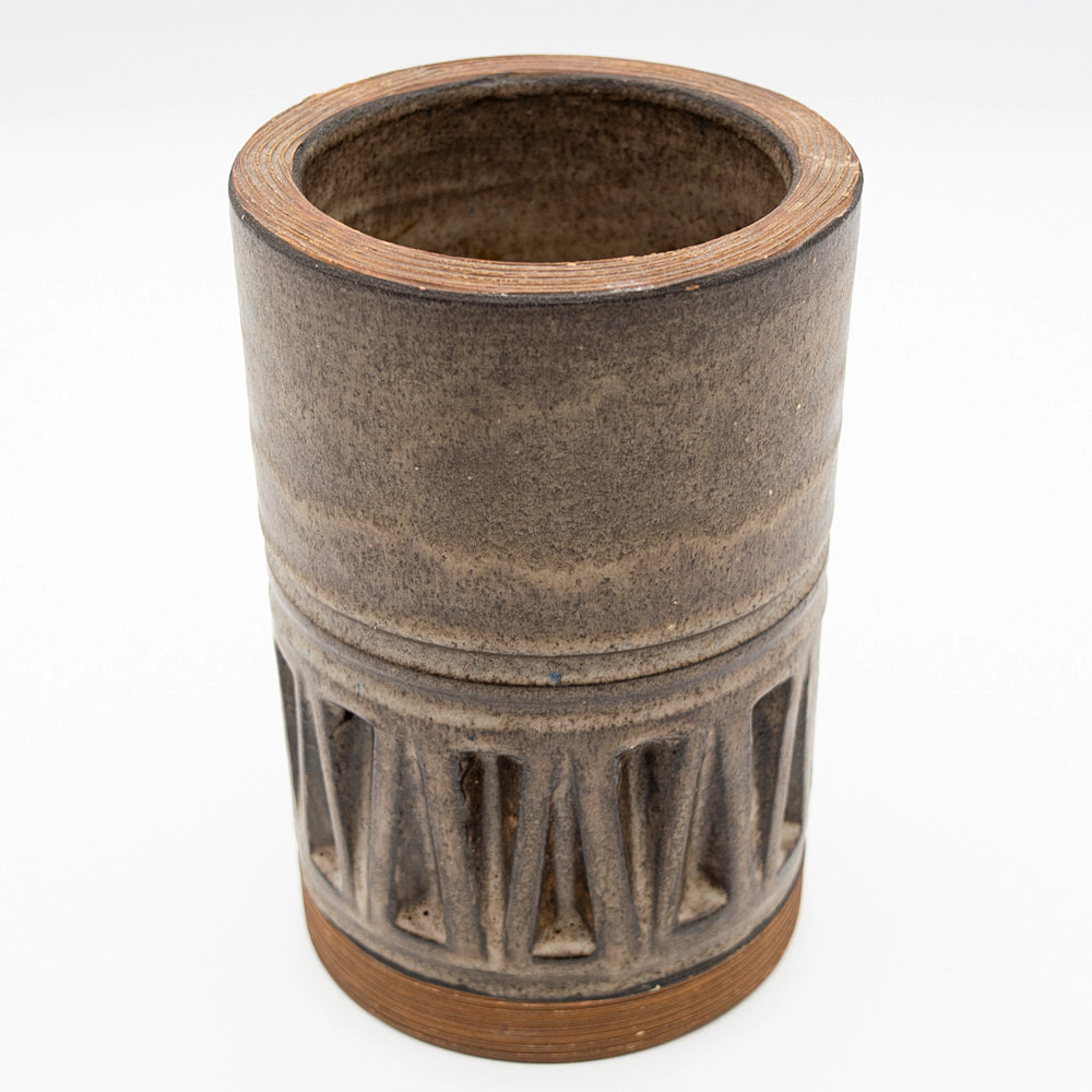 IRMA YOURSTONE. HOHE, ZYLINDRISCHE VASE, UPSALA EKEBY, SCHWEDEN, STEINZEUG