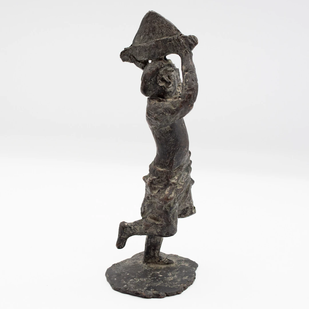 BRUTALISTISCHE BRONZEFIGUR.