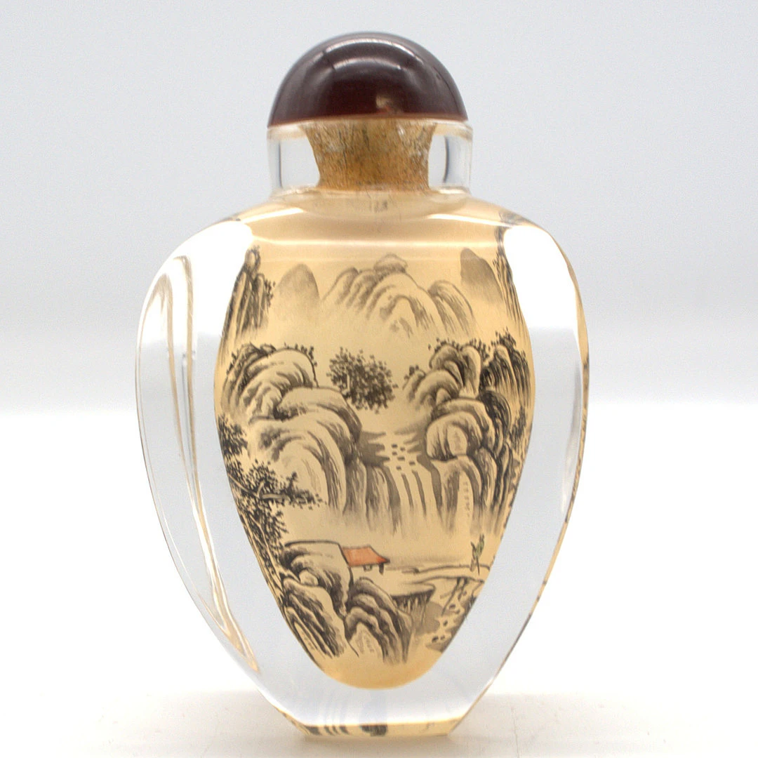CHINESISCHE GLAS-SNUFFBOTTLE, MIT LANDSCHAFTSMOTIV, 20. JAHRHUNDERT.