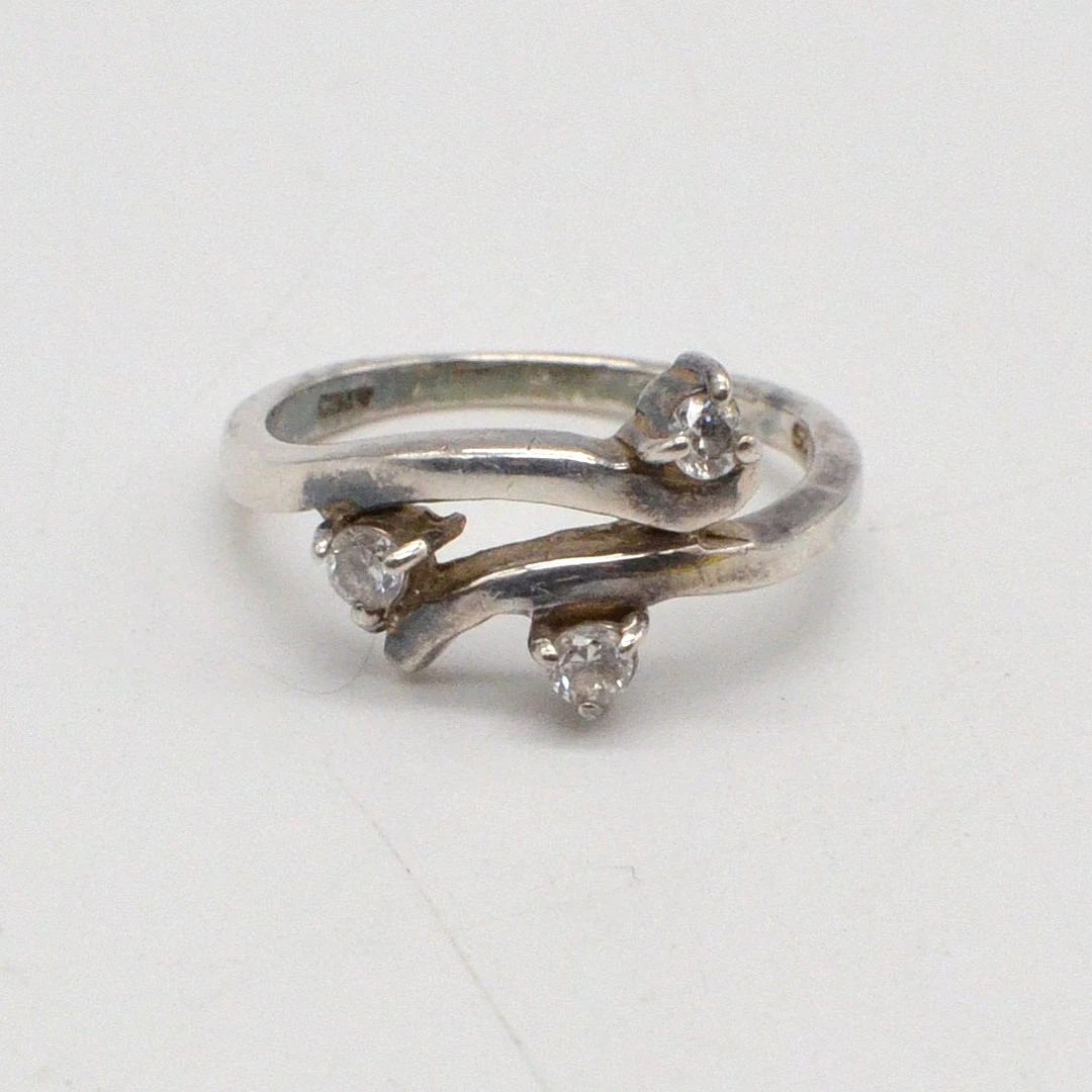 HANDGEMACHTER RING AUS STERLINGSILBER VON "ANY", ORGANISCHE FORM MIT
