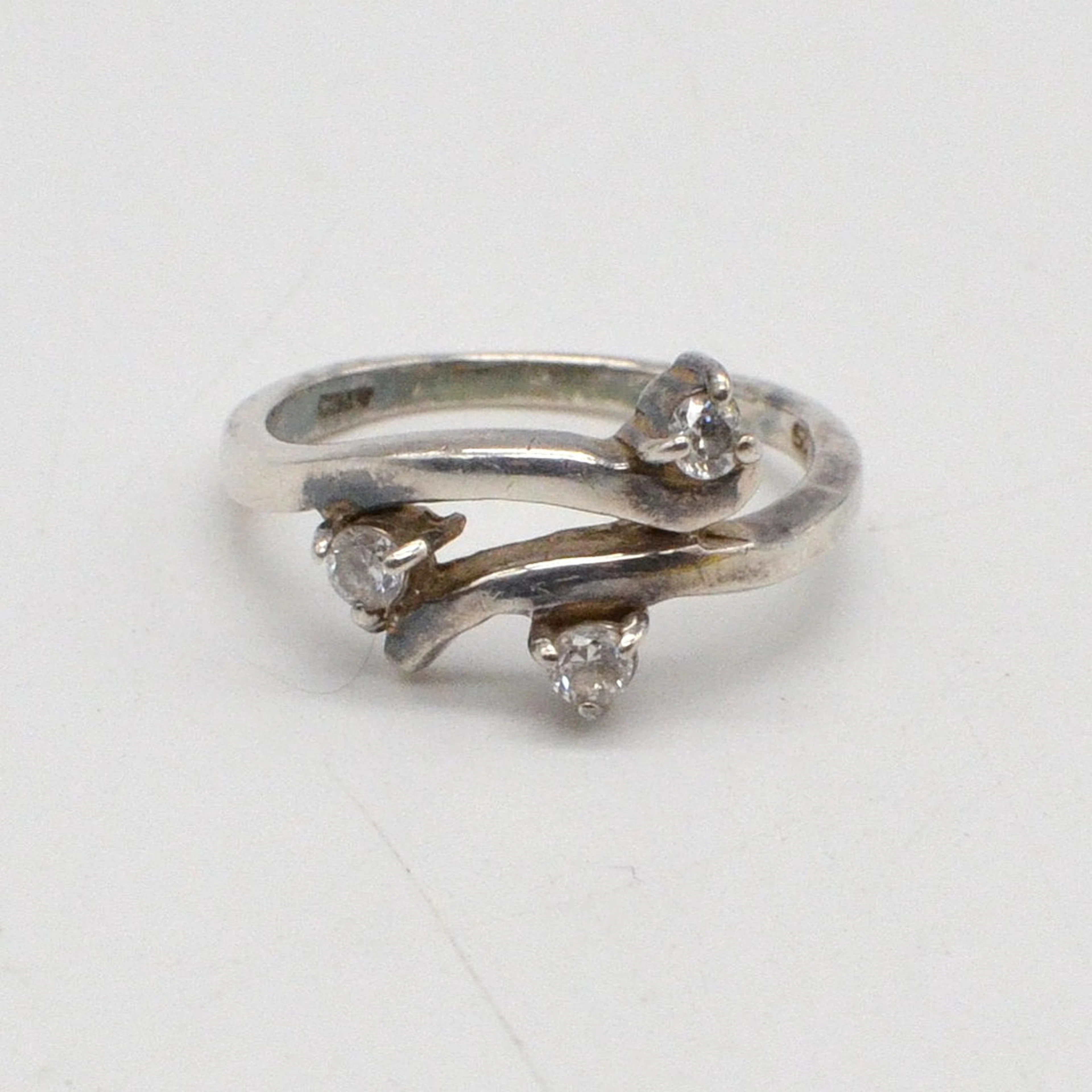 HANDGEMACHTER RING AUS STERLINGSILBER VON "ANY", ORGANISCHE FORM MIT