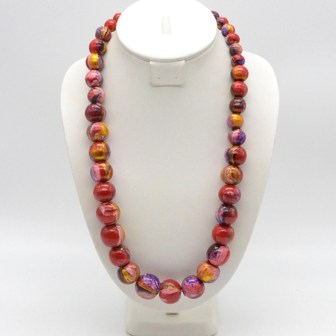 HANDGEMACHTES PERLENCOLLIER, HOLZPERLEN MIT HANDMALEREI, GLITZERDETAILS