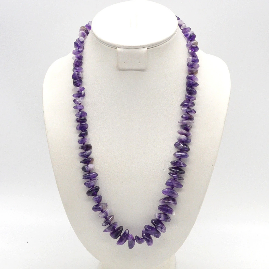 EDELSTEINCCOLLIER AUS AMETHYST, POLIERTE OBERFLÄCHE, EINZELN GEKNÜPFT