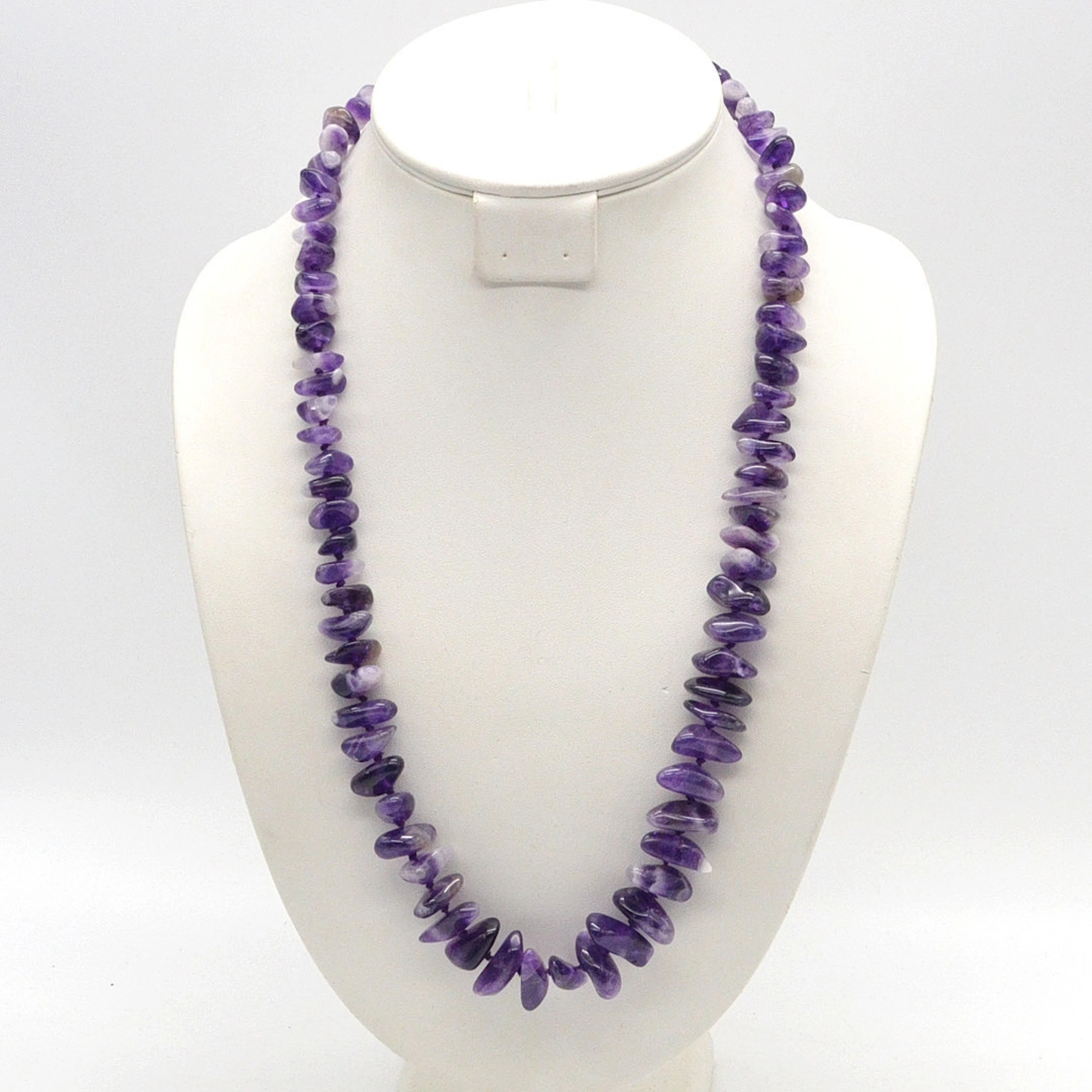 EDELSTEINCCOLLIER AUS AMETHYST, POLIERTE OBERFLÄCHE, EINZELN GEKNÜPFT