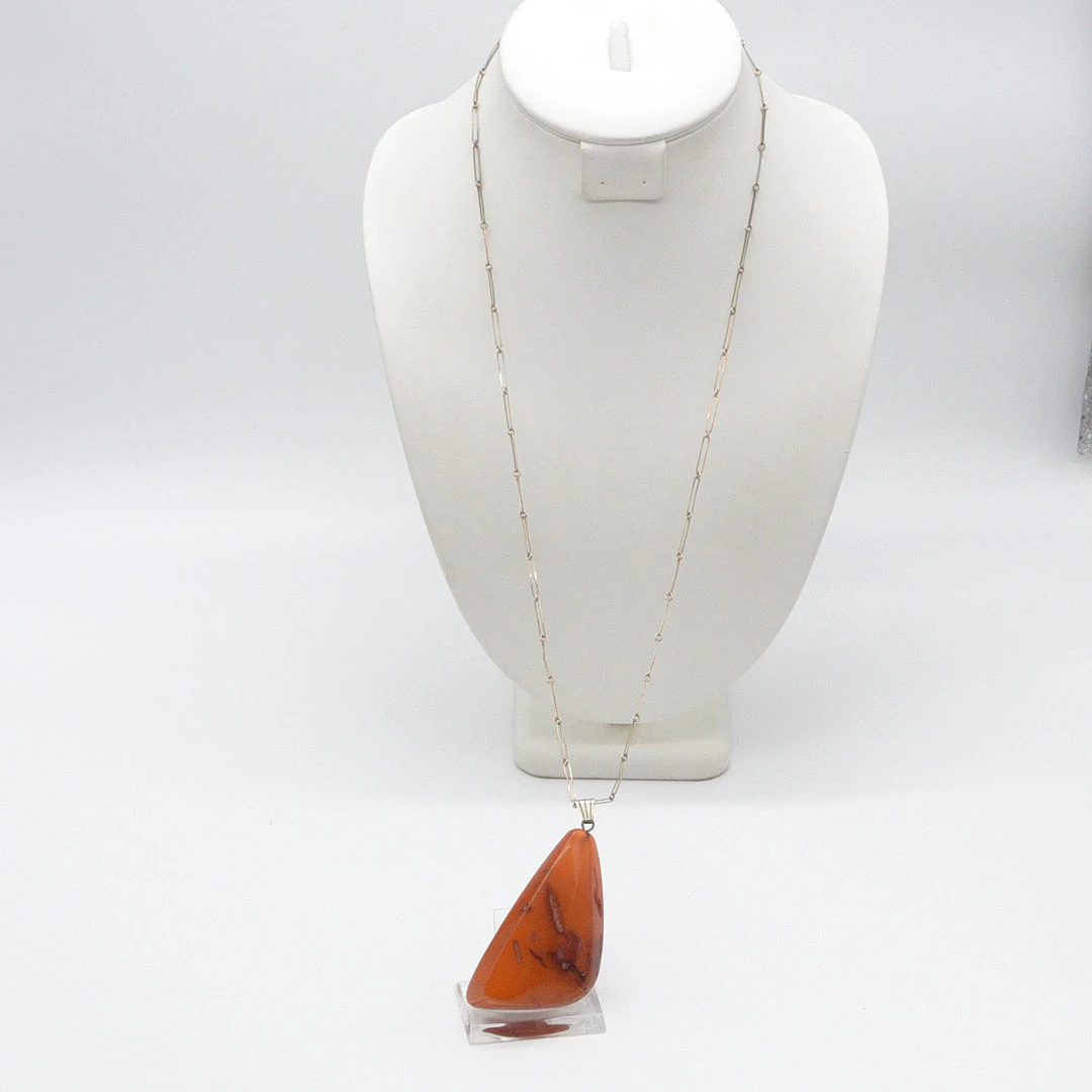 DESIGNERCOLLIER MIT GROSSEM BERNSTEIN, KETTE AUS 835ER SILBER, "KH"