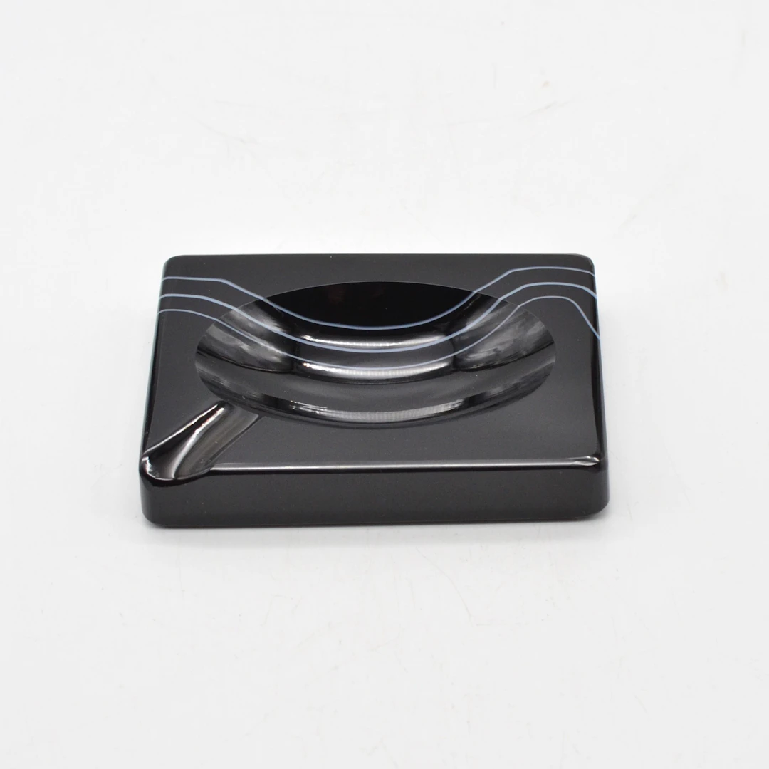 DESIGNER-ASCHENBECHER, STUDIOGLAS, SCHWARZ MIT WEISSEN STREIFEN, 20.
